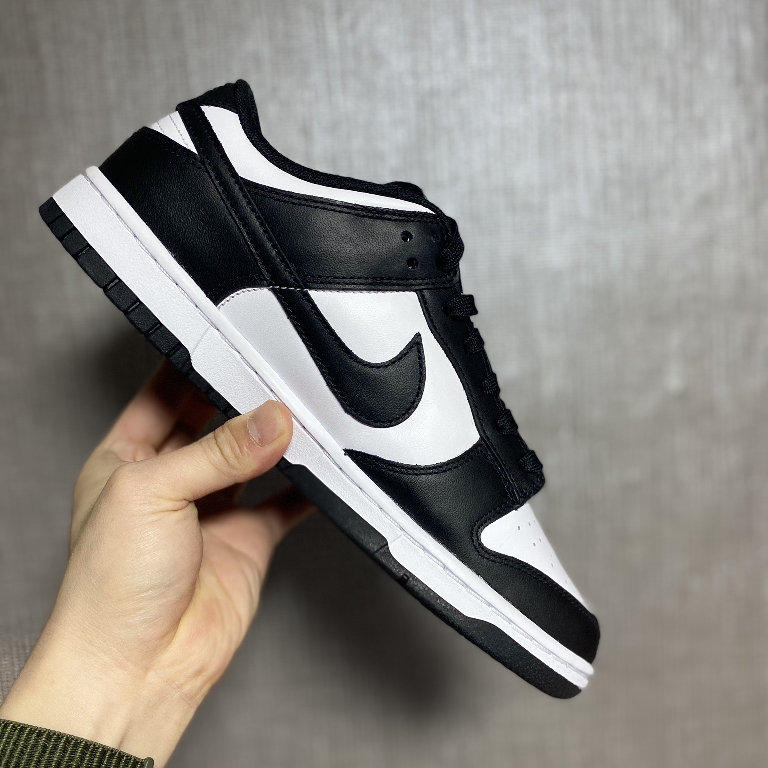 Nike Dunk Low Retro Black 착용 스타일 - 1
