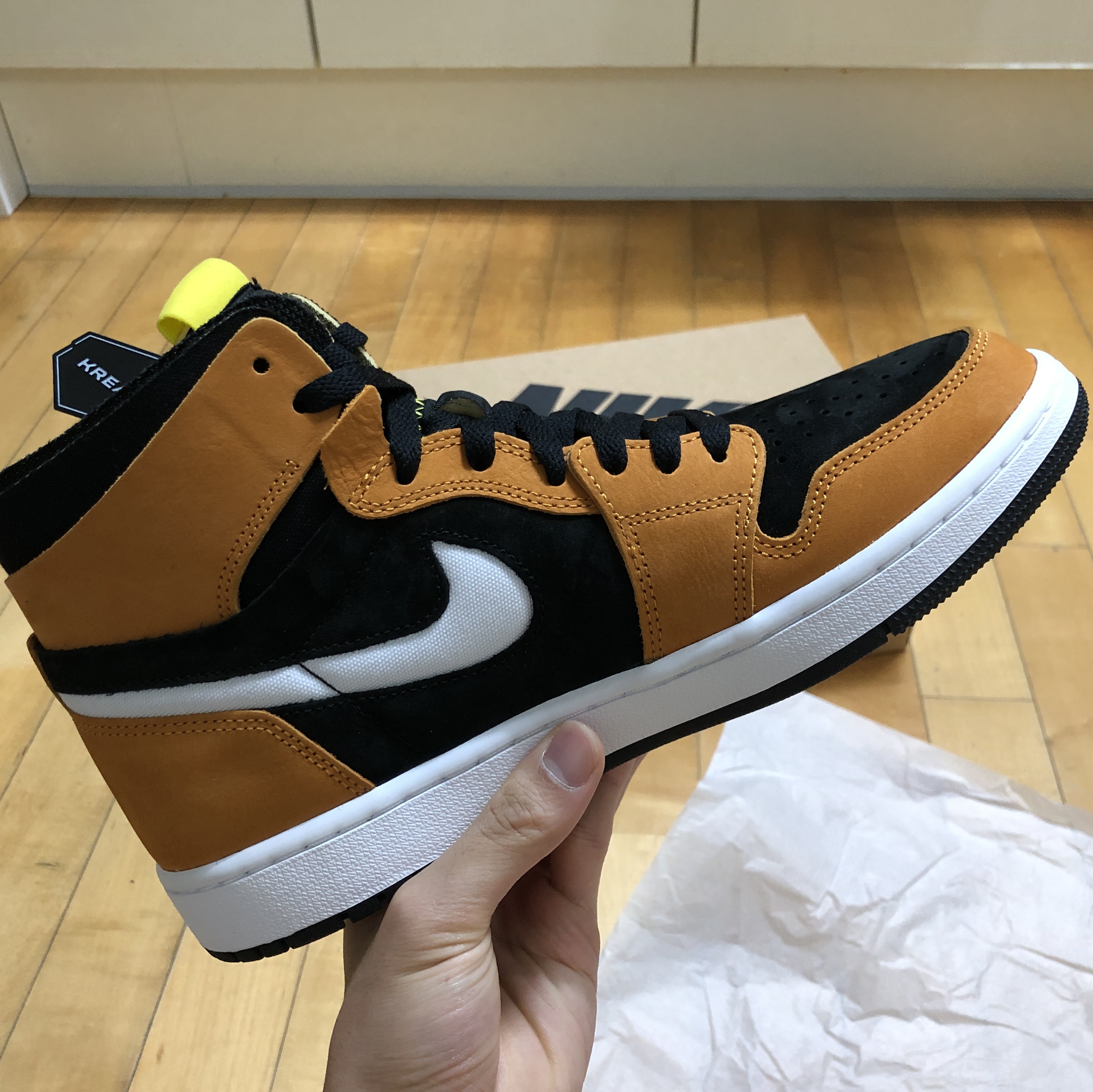 Jordan 1 Zoom Air CMFT Monarch Orange 착용 스타일 - 1