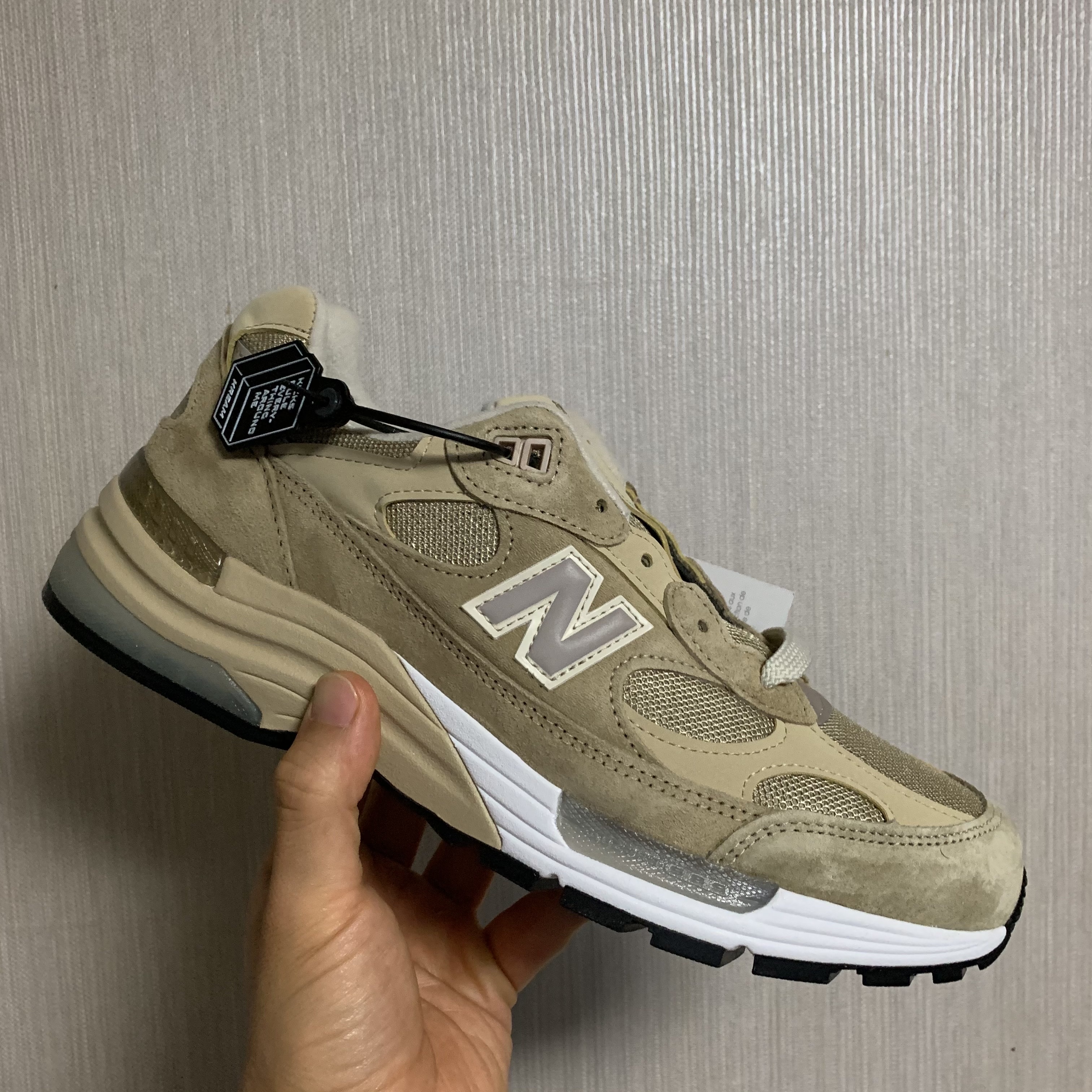 New Balance 992 Made in USA Tan 착용 스타일
