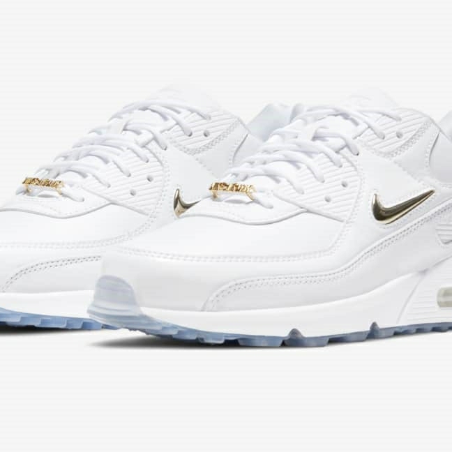 Nike Air Max 90 Pirate Radio White Gold 착용 스타일 - 2