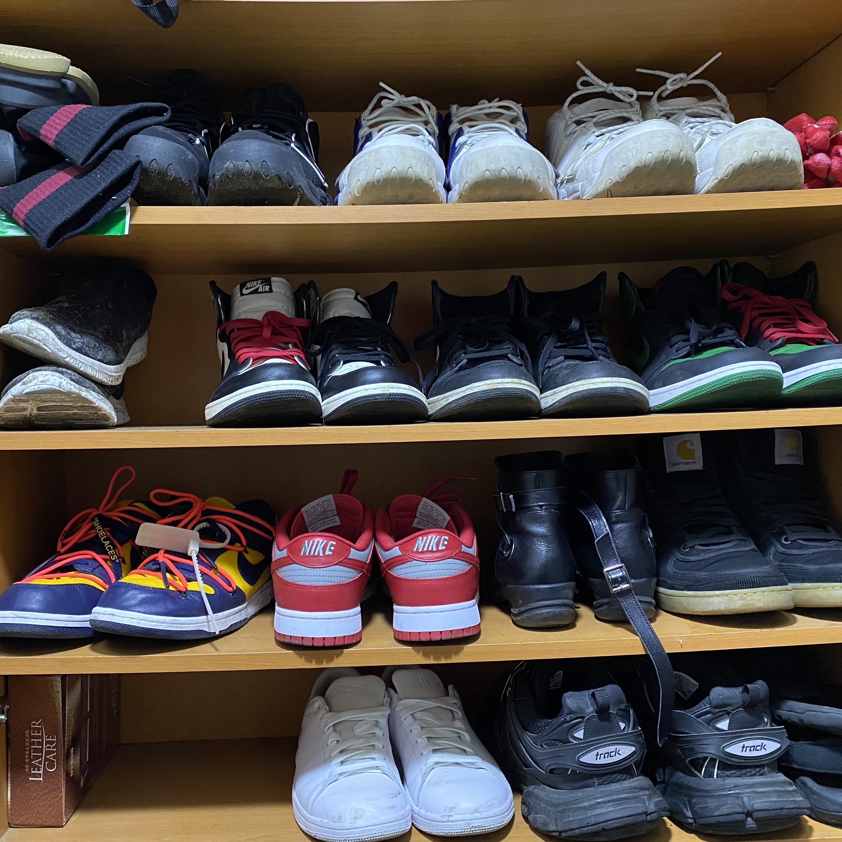 Reebok x Vetements Sock Pump High Top Black, Nike Air More Uptempo Black White 2020 착용 스타일