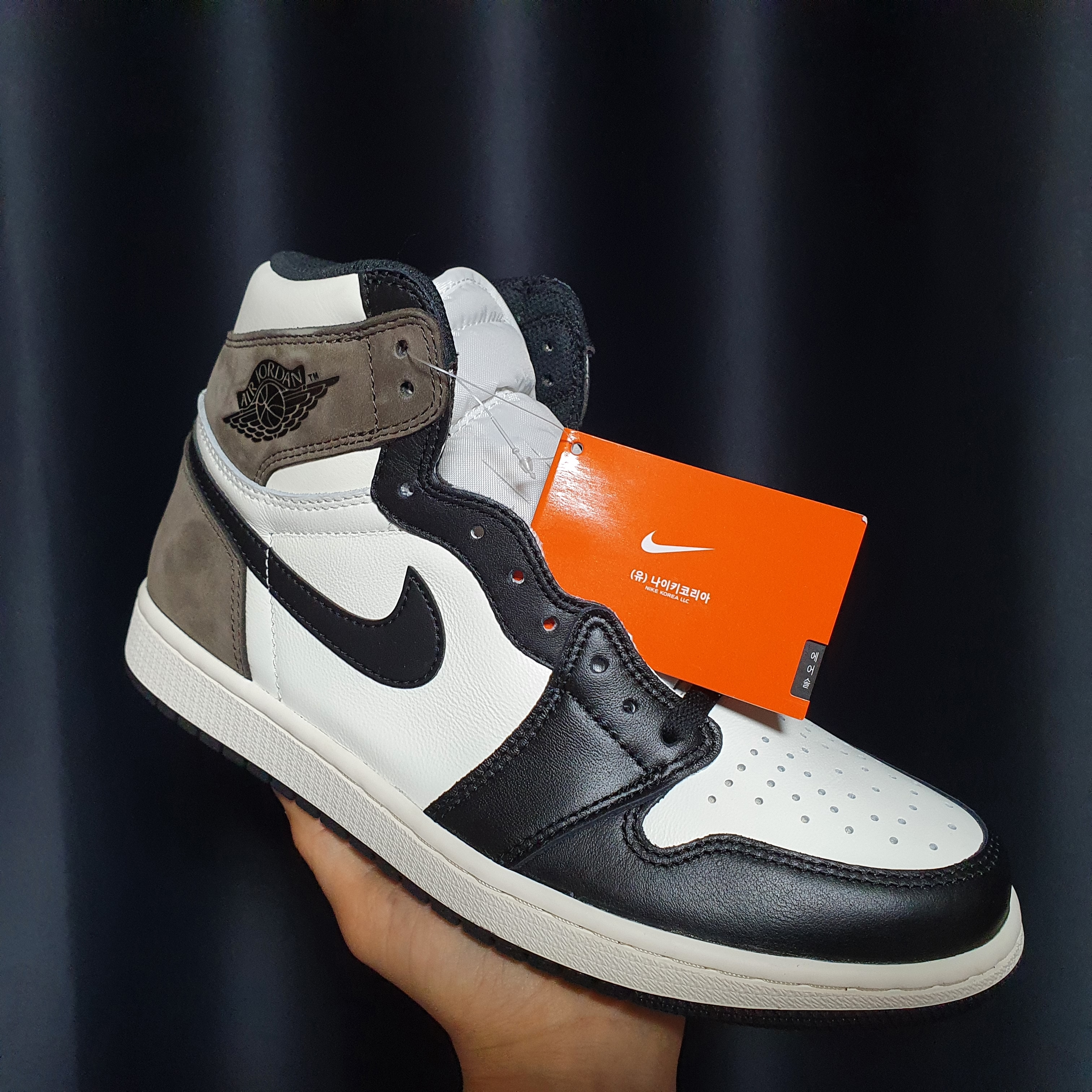 Jordan 1 x Travis Scott Retro High OG SP Mocha, Jordan 1 x Travis Scott Retro Low OG SP Mocha 착용 스타일 - 3