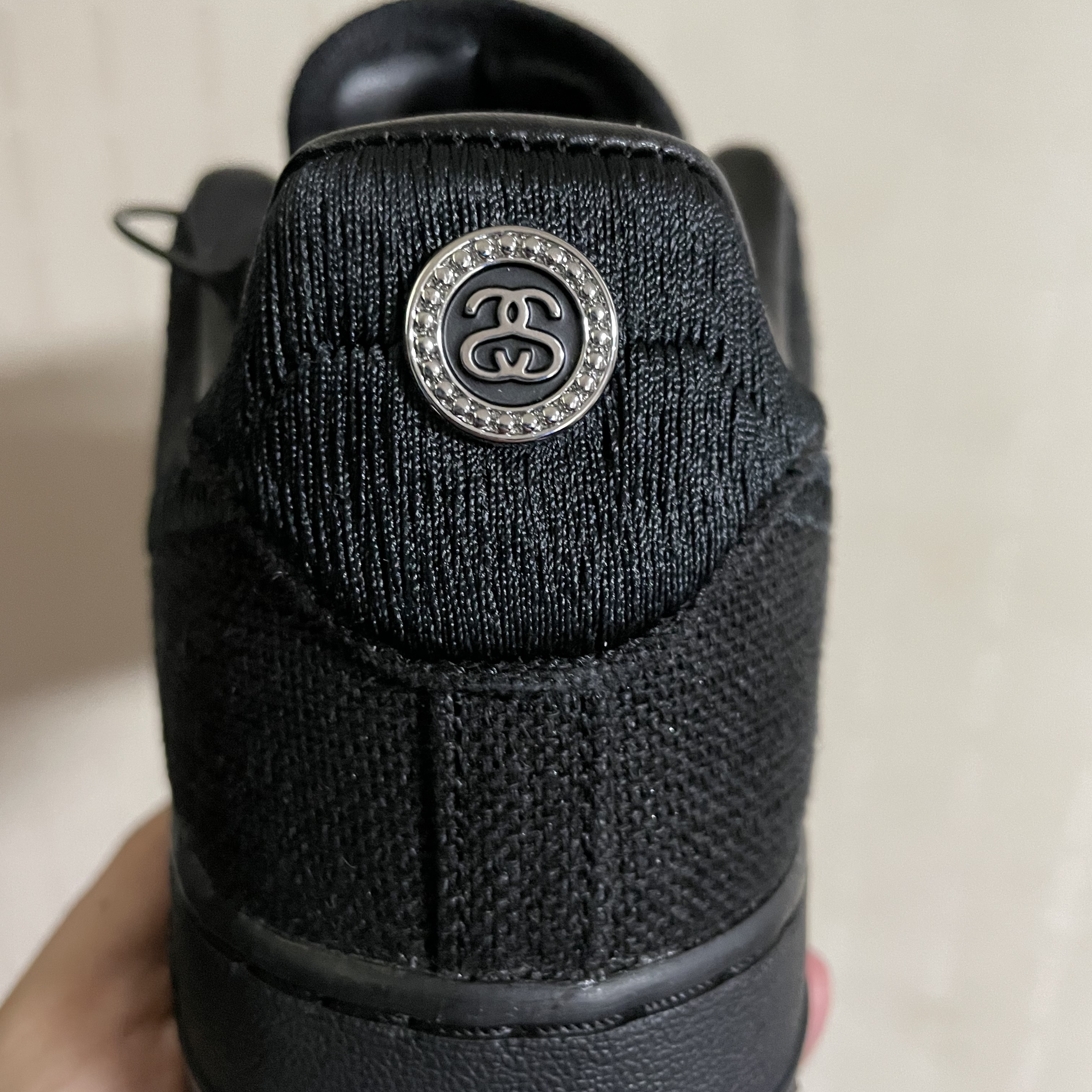 Nike x Stussy Air Force 1 Low Triple Black 착용 스타일 - 2