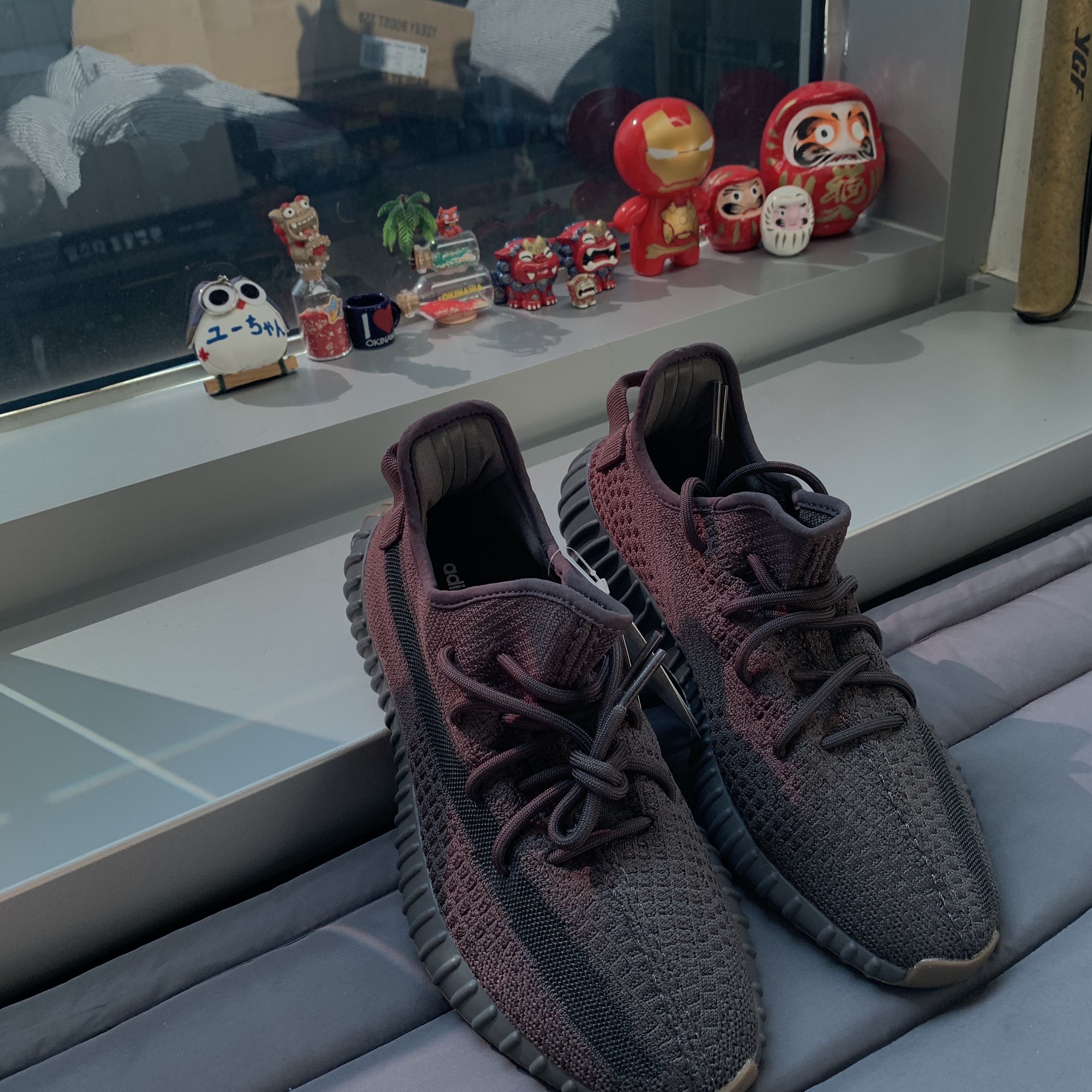 Adidas Yeezy Boost 350 V2 Cinder 착용 스타일 - 2