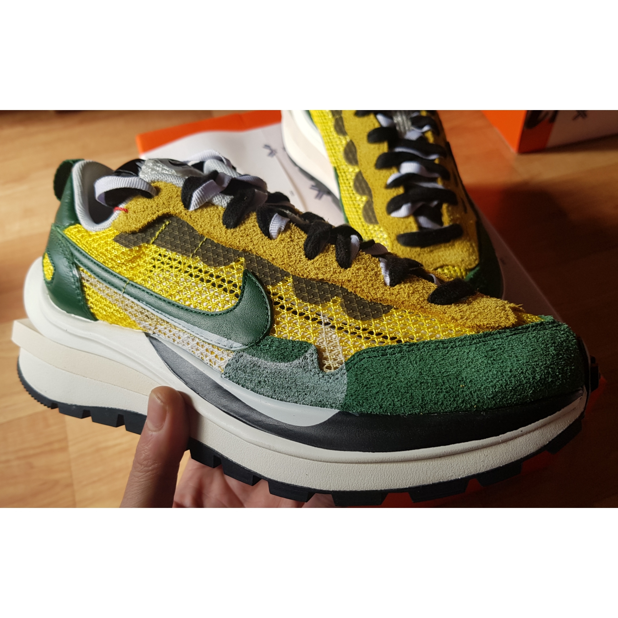 Nike x Sacai VaporWaffle Tour Yellow & Gorge Green Sail 착용 스타일
