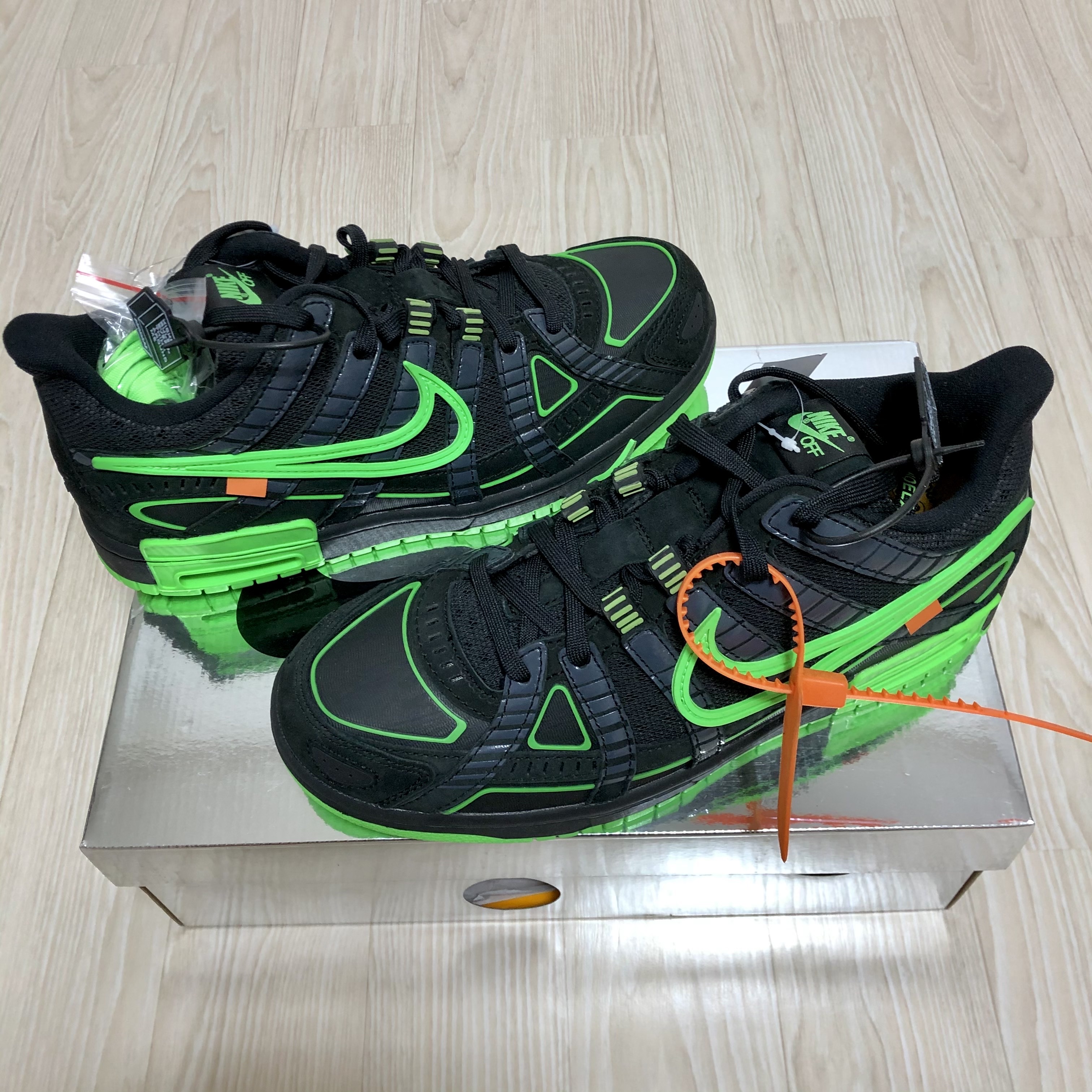 Nike x Off-White Air Rubber Dunk Green Strike 착용 스타일 - 2
