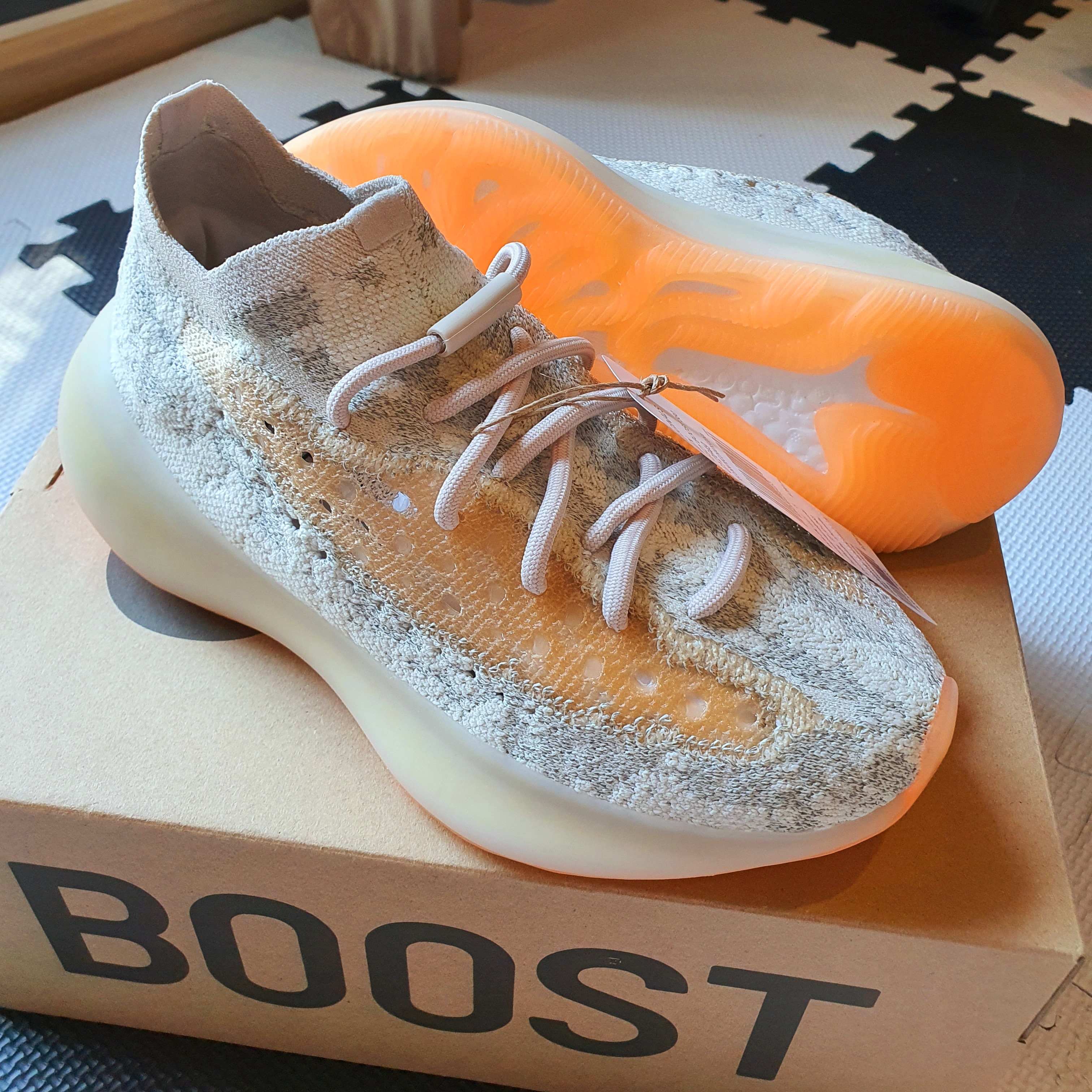 Adidas Yeezy Boost 380 Yecoraite - Reflective 착용 스타일