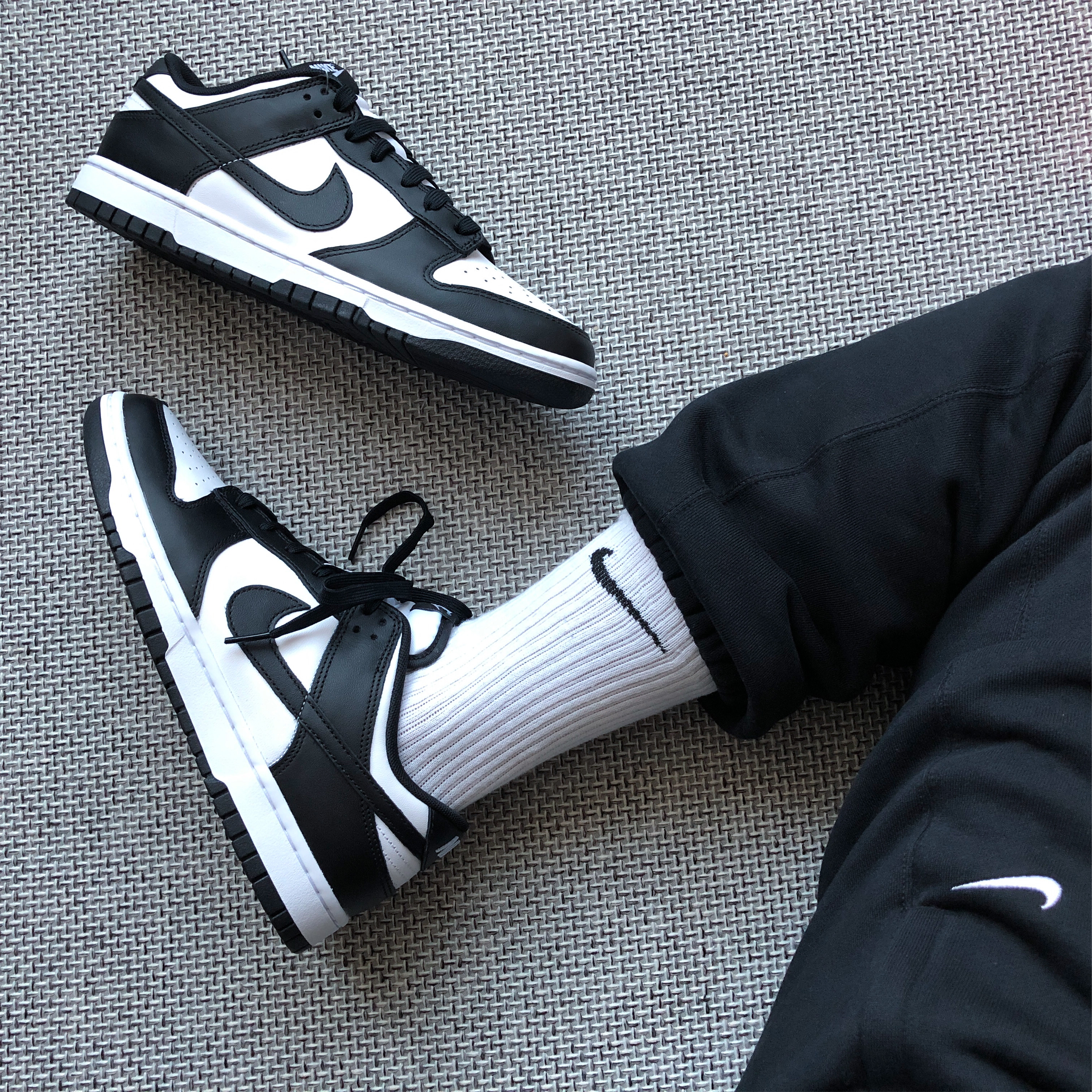 Nike Dunk Low Retro Black, Nike M NRG Track Pants Black 착용 스타일