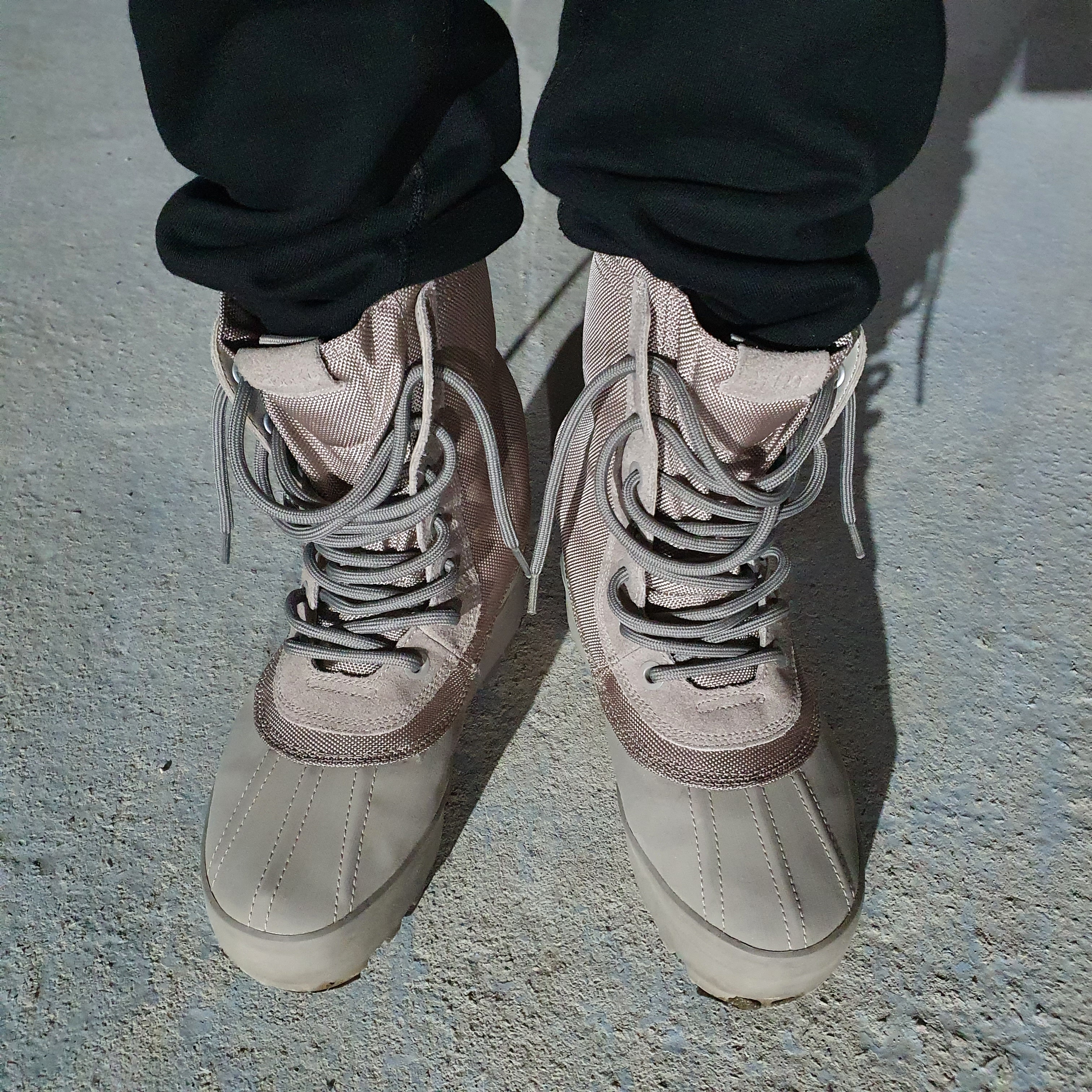 Adidas Yeezy 950 Moonrock 착용 스타일 - 3