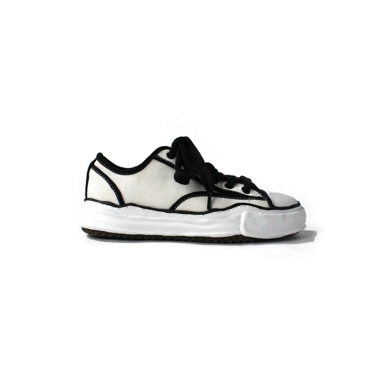 Maison Mihara Yasuhiro Peterson OG Sole Trick Detail Low Cut Sneakers White 착용 스타일 - 4