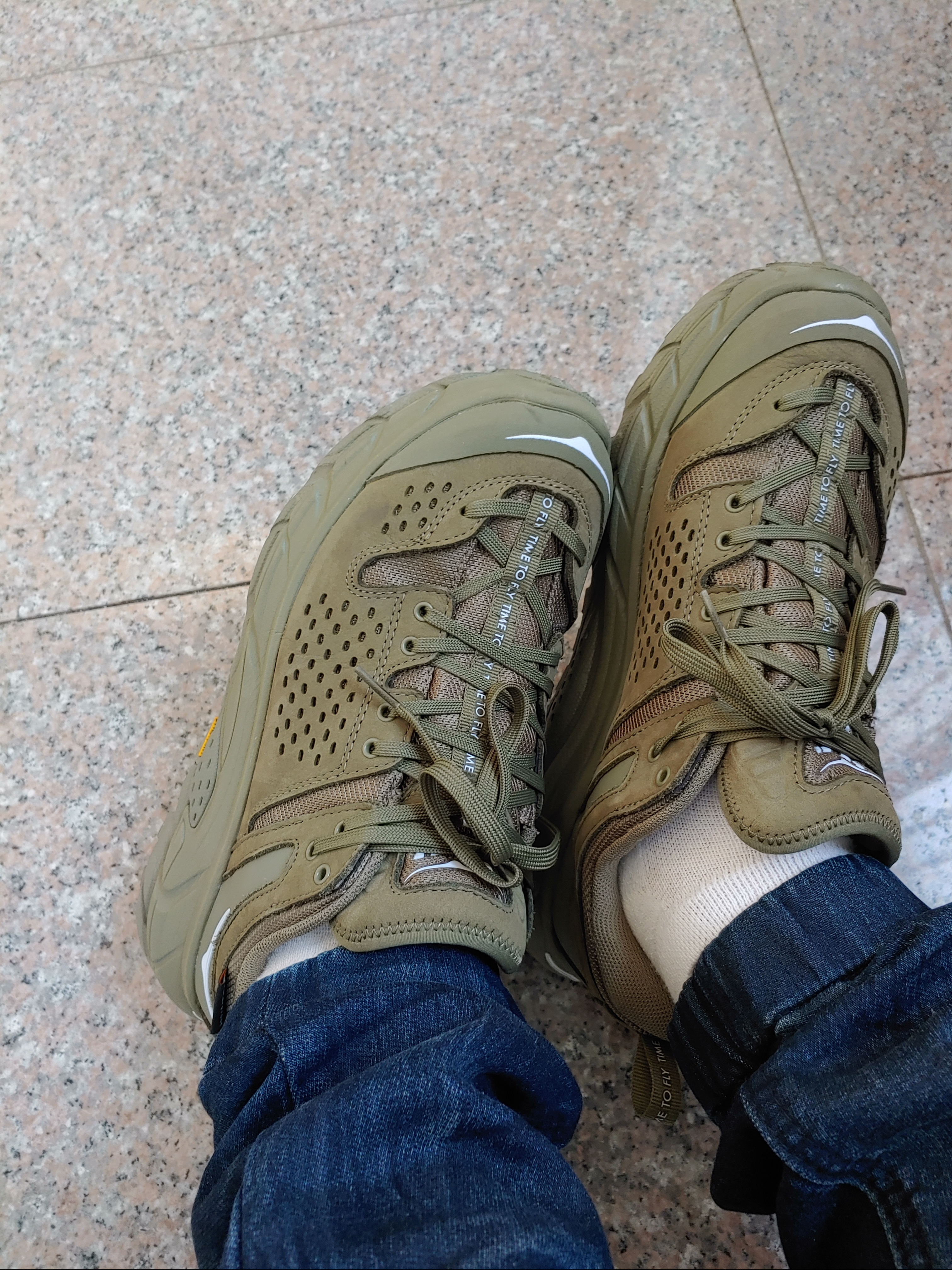 Hoka Tor Ultra Low WP JP Burnt Olive 착용 스타일 - 2