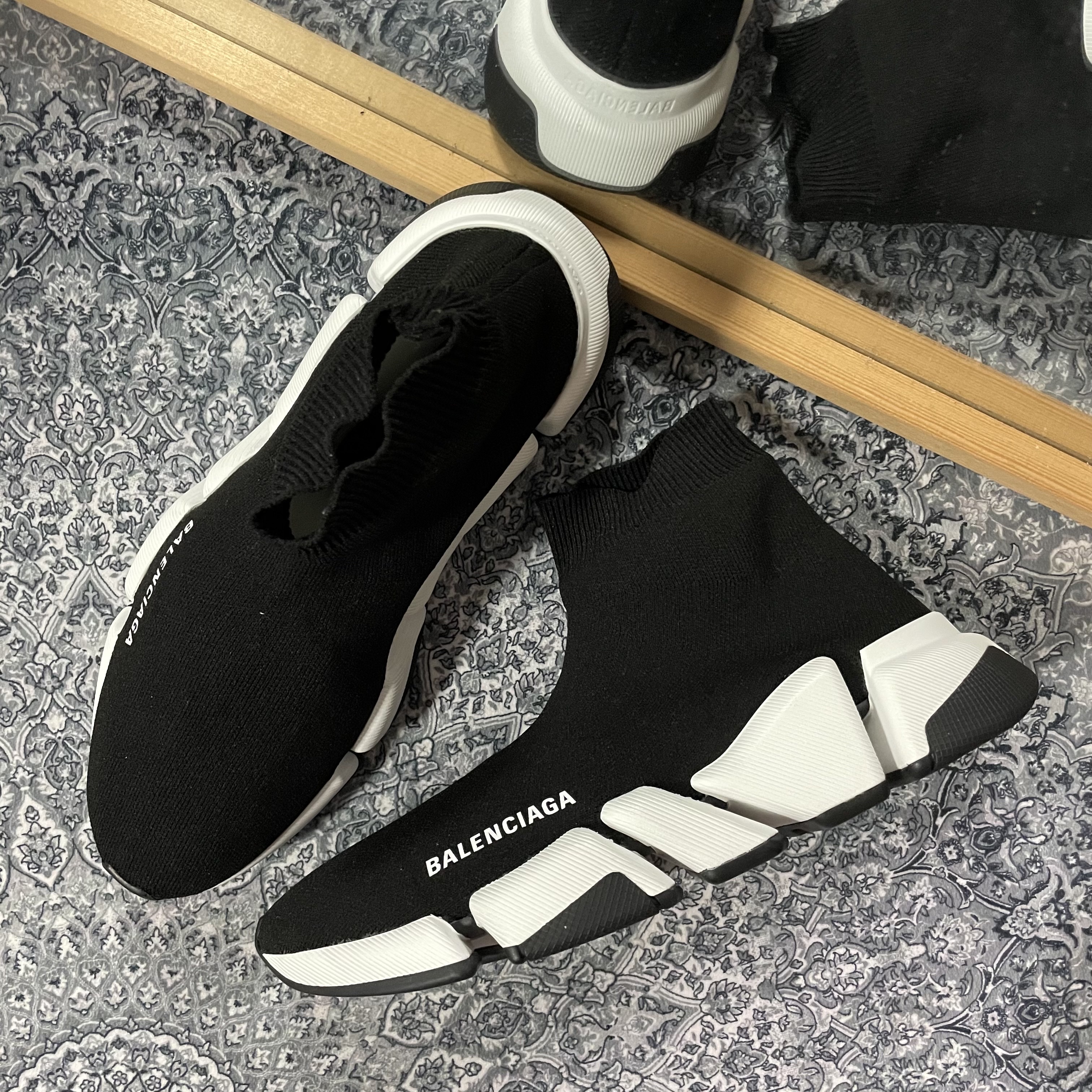 Balenciaga Speed 2.0 Trainer Black Knit White Sole 2020 착용 스타일