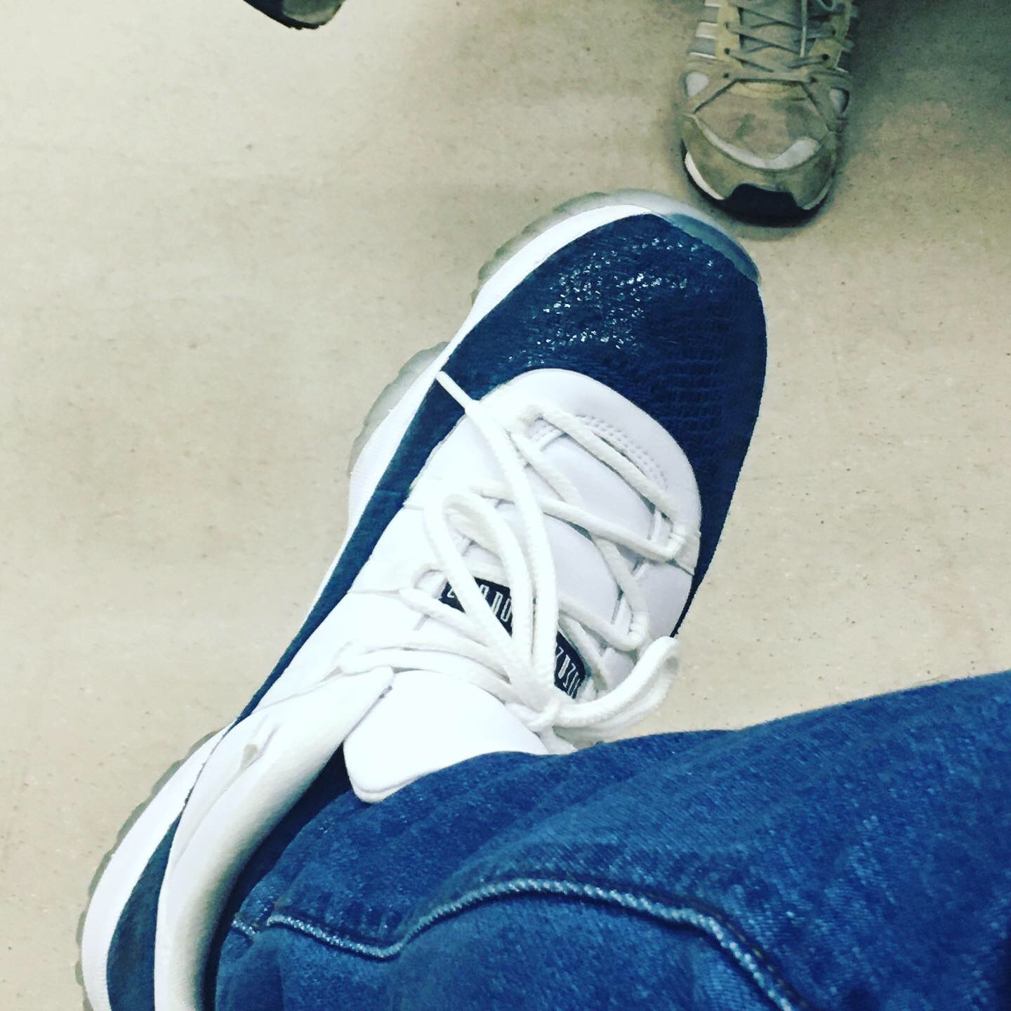 Jordan 11 Retro Low Navy Snakeskin 2019 착용 스타일 - 2