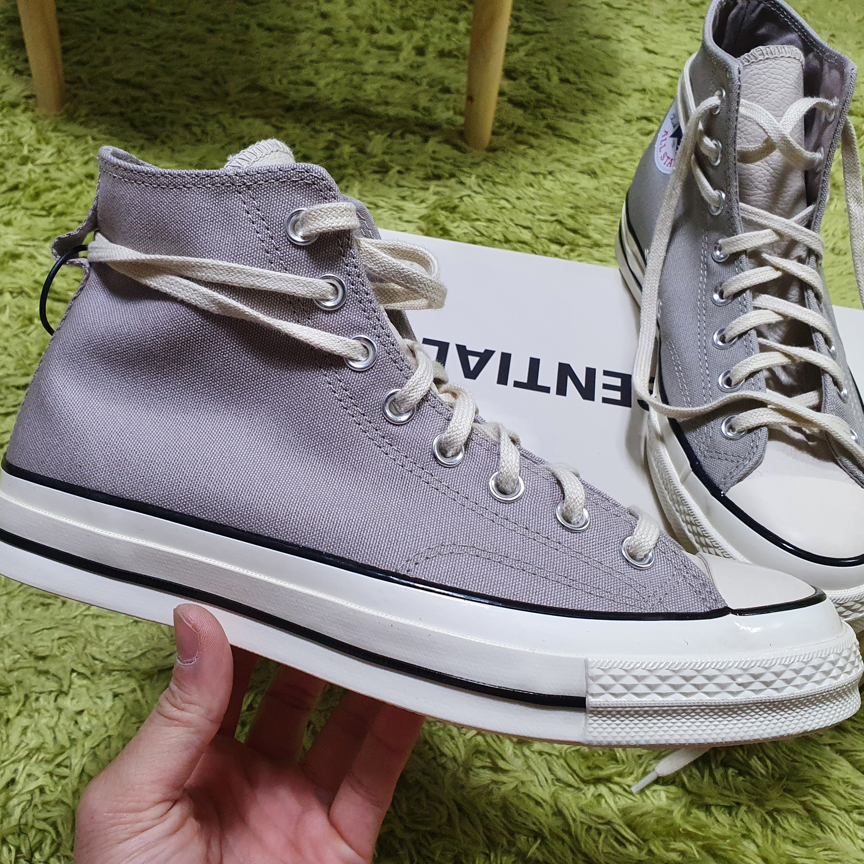 Converse x Fear of God Essentials Chuck 70 Hi Grey 착용 스타일 - 1