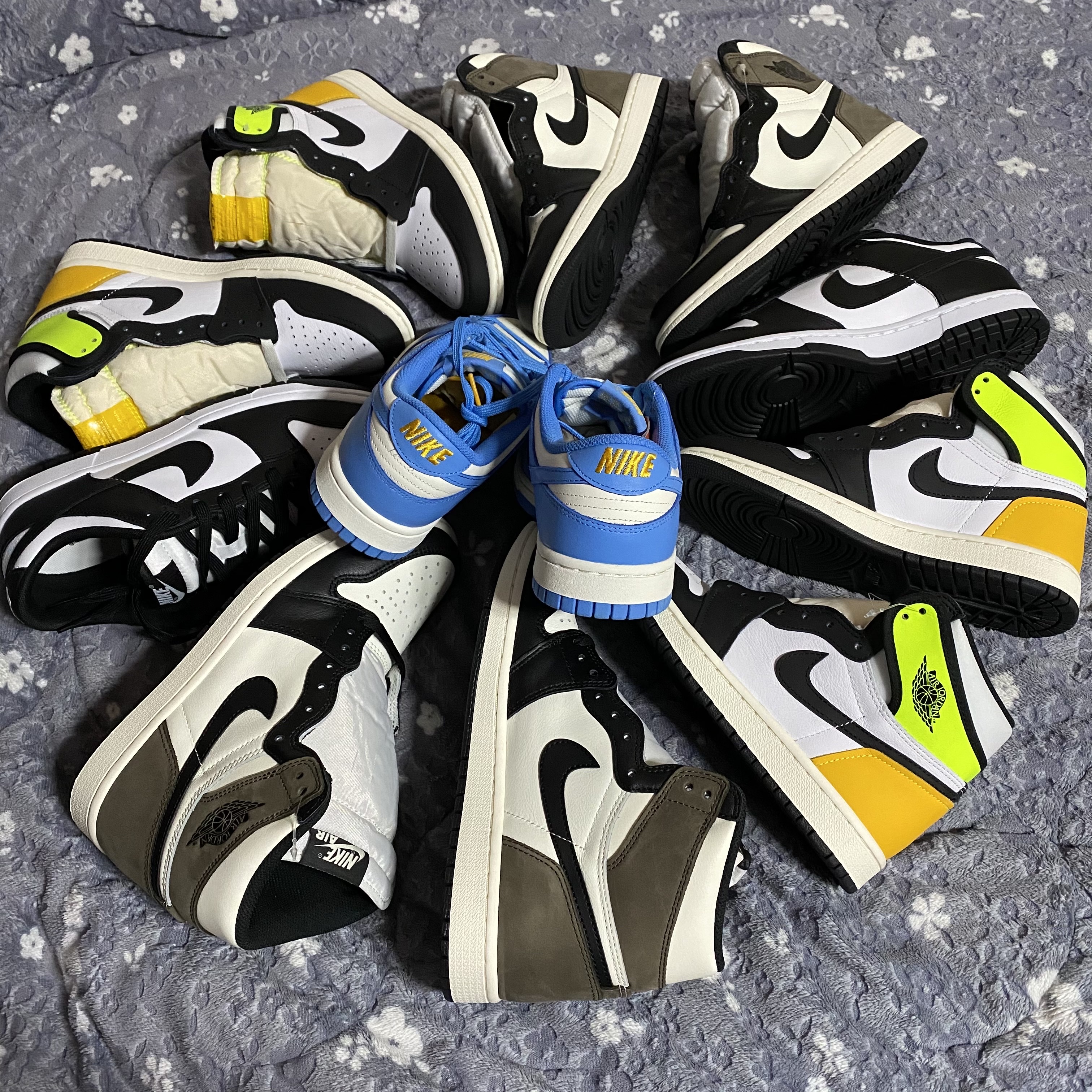 Jordan 1 Retro High OG Black Mocha, Jordan 1 Retro High OG Volt Gold 착용 스타일