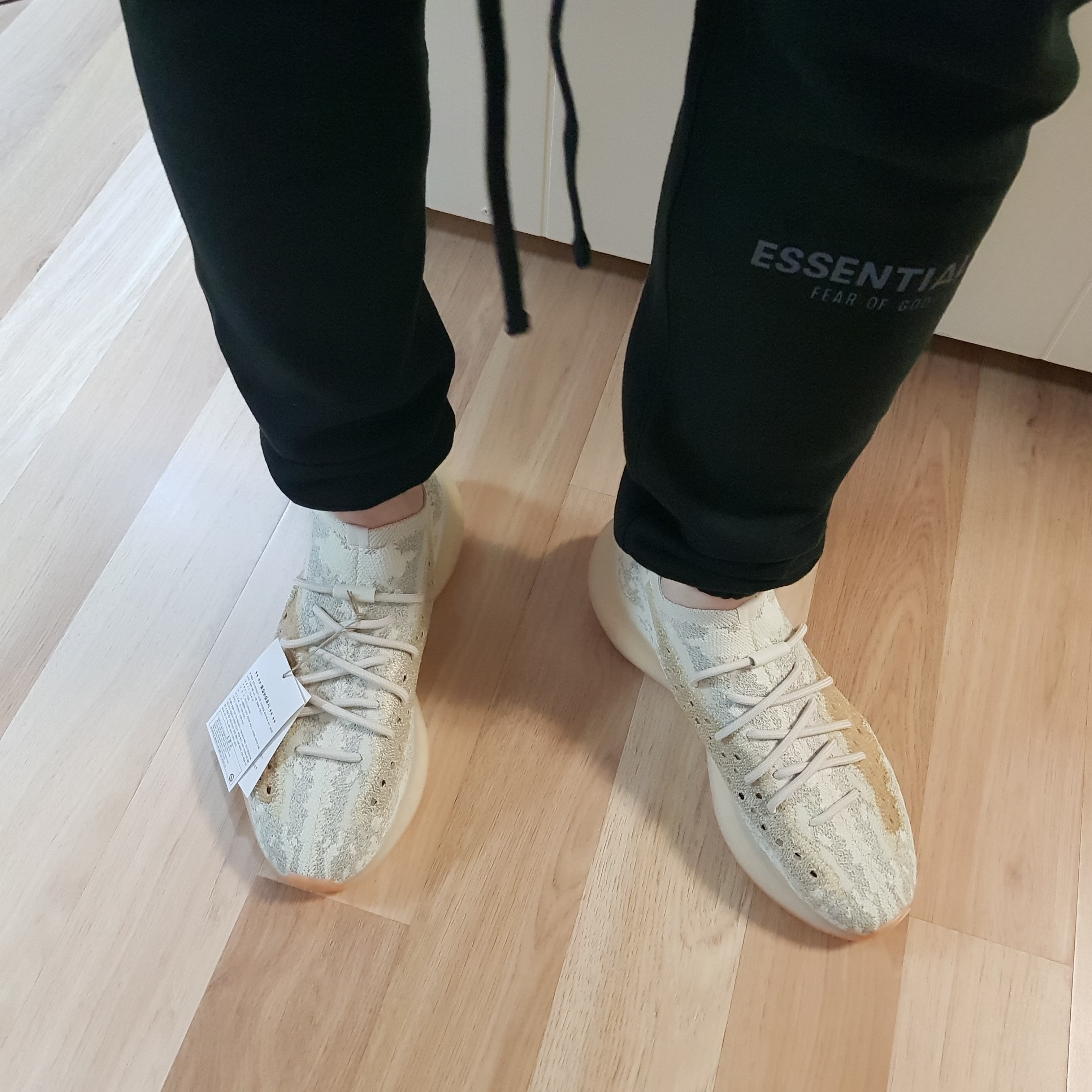 Adidas Yeezy Boost 380 Yecoraite - Reflective, Essentials Sweatpants Dark Slate/Black 2020 착용 스타일 - 1