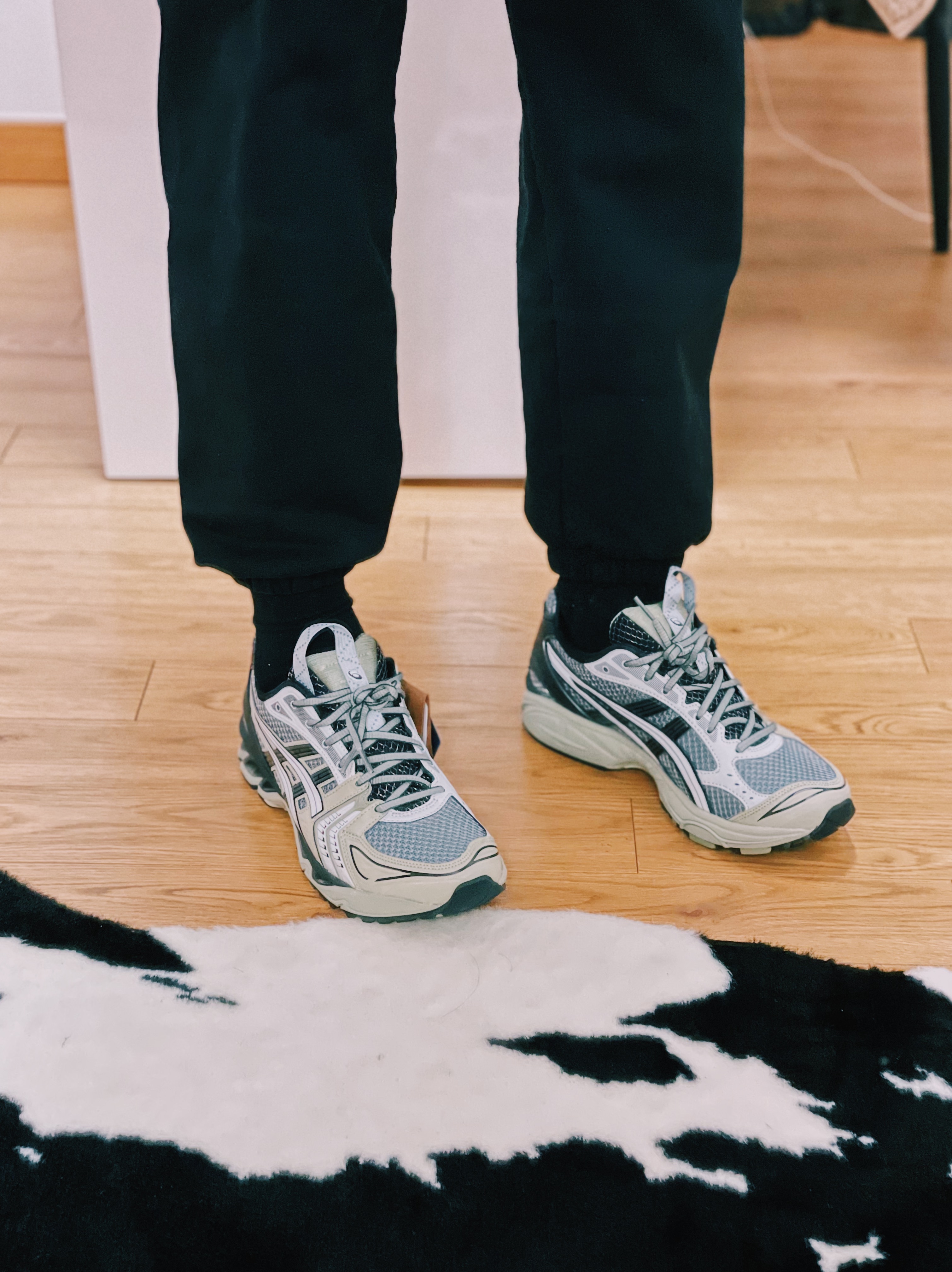Asics UB1-S Gel-Kayano 14 Piedmont Grey 착용 스타일 - 1
