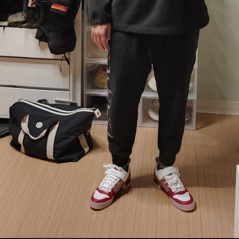 Adidas Forum Low Halloween Pack Creepy Clown 착용 스타일