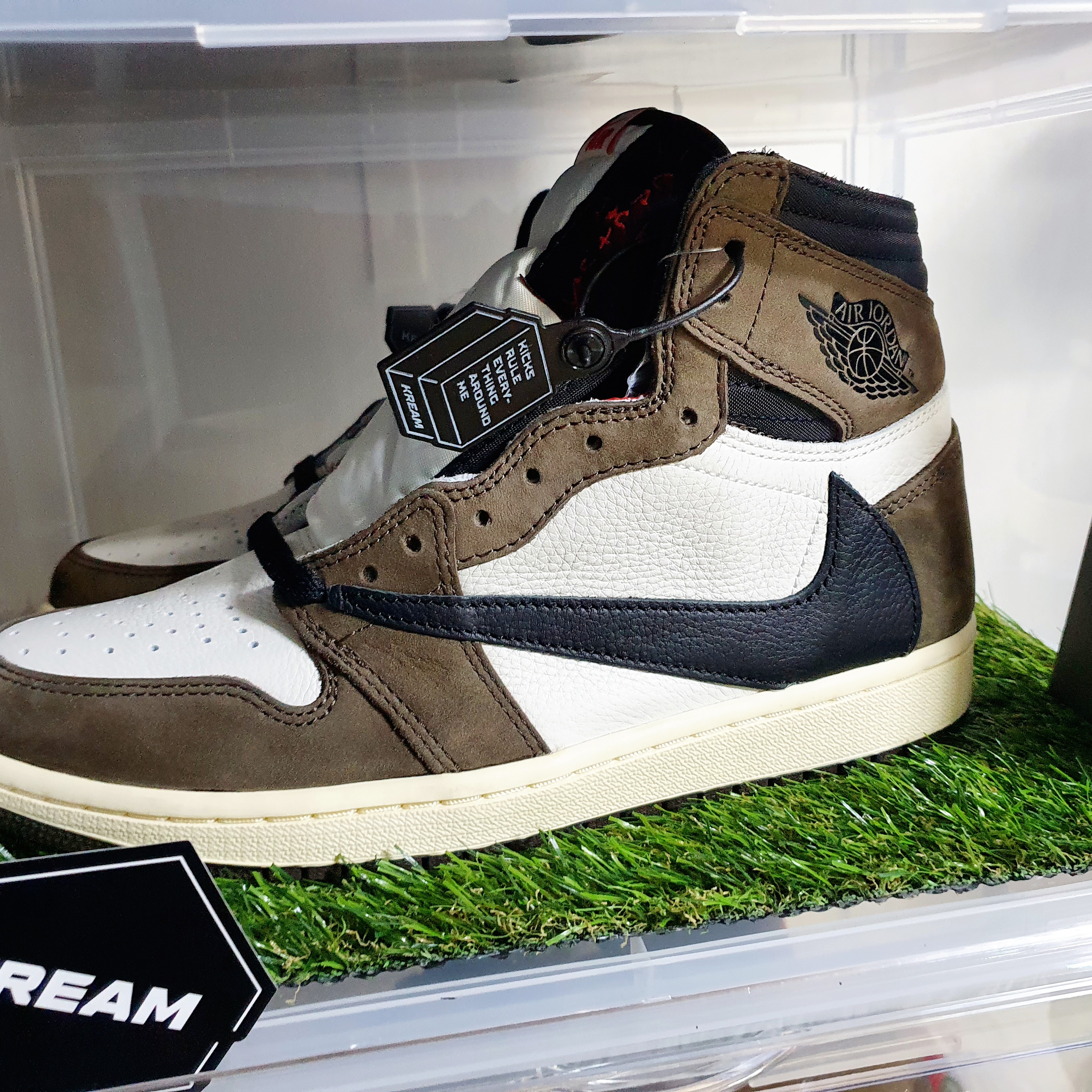 Jordan 1 x Travis Scott Retro High OG SP Mocha 착용 스타일