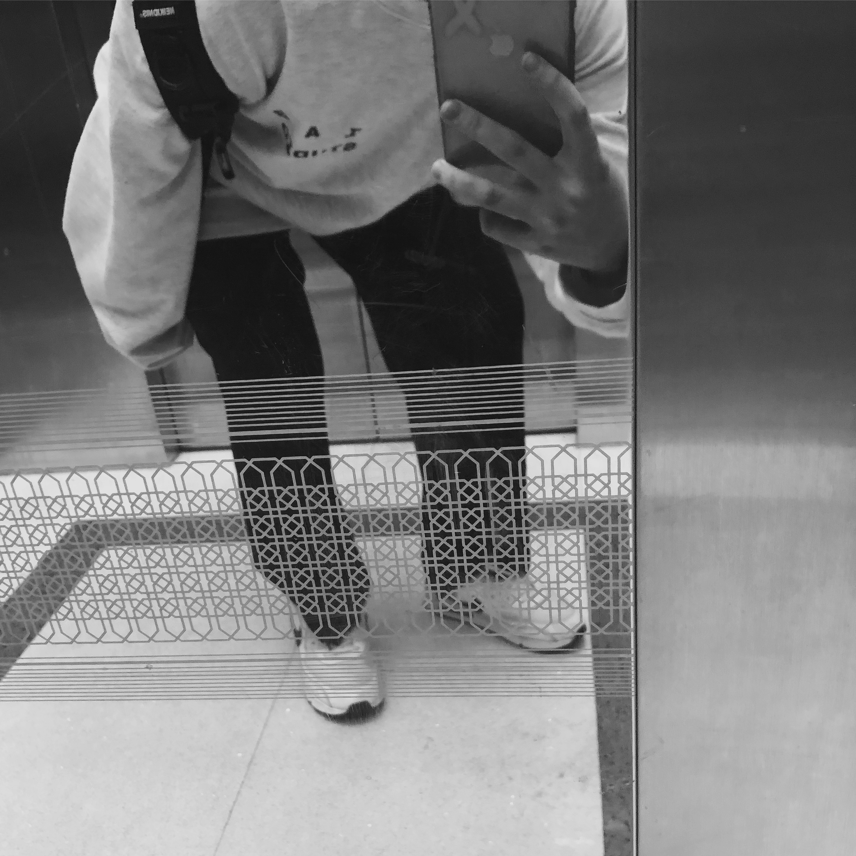 IAB Studio Long Sleeve Light Gray 착용 스타일