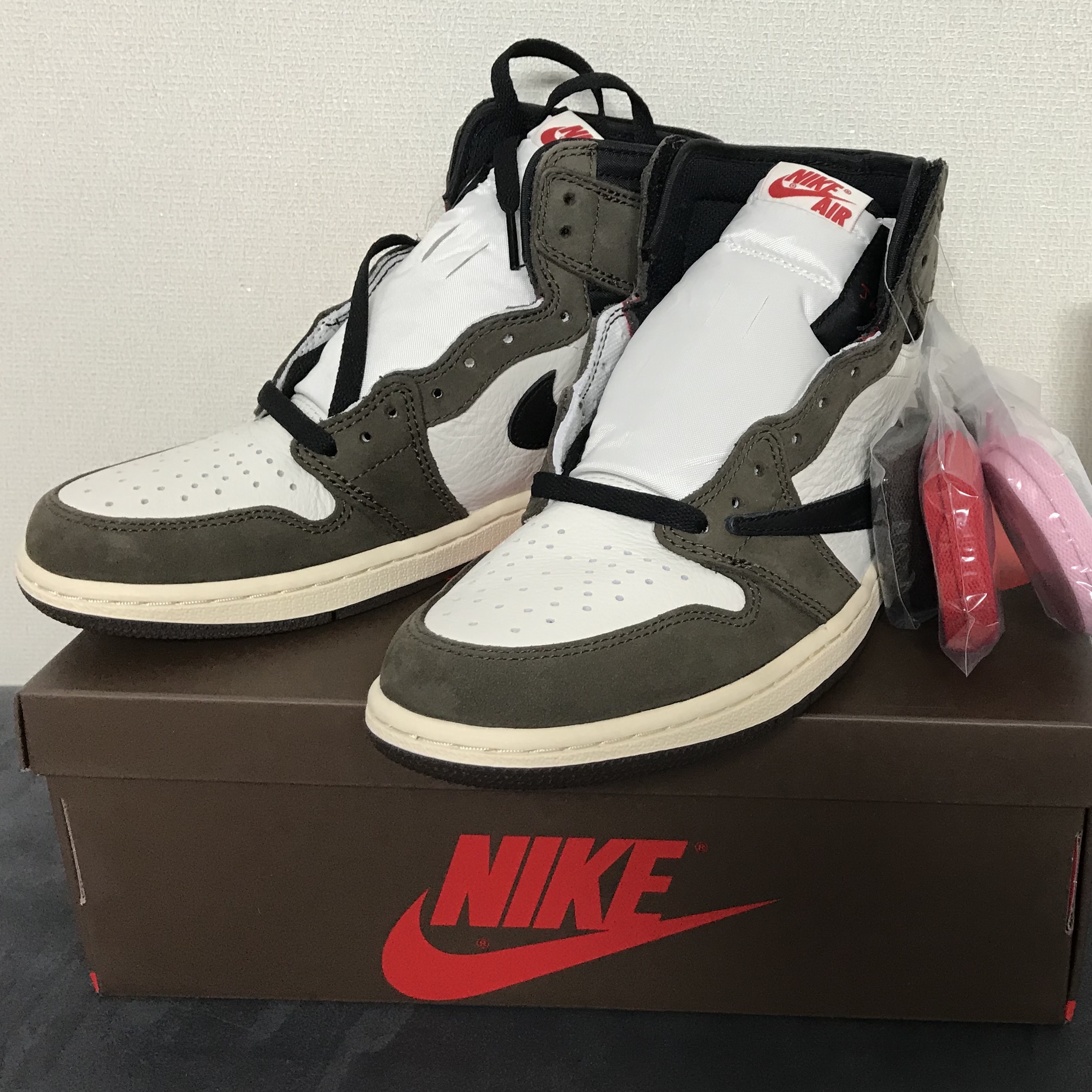Jordan 1 x Travis Scott Retro High OG SP Mocha 착용 스타일