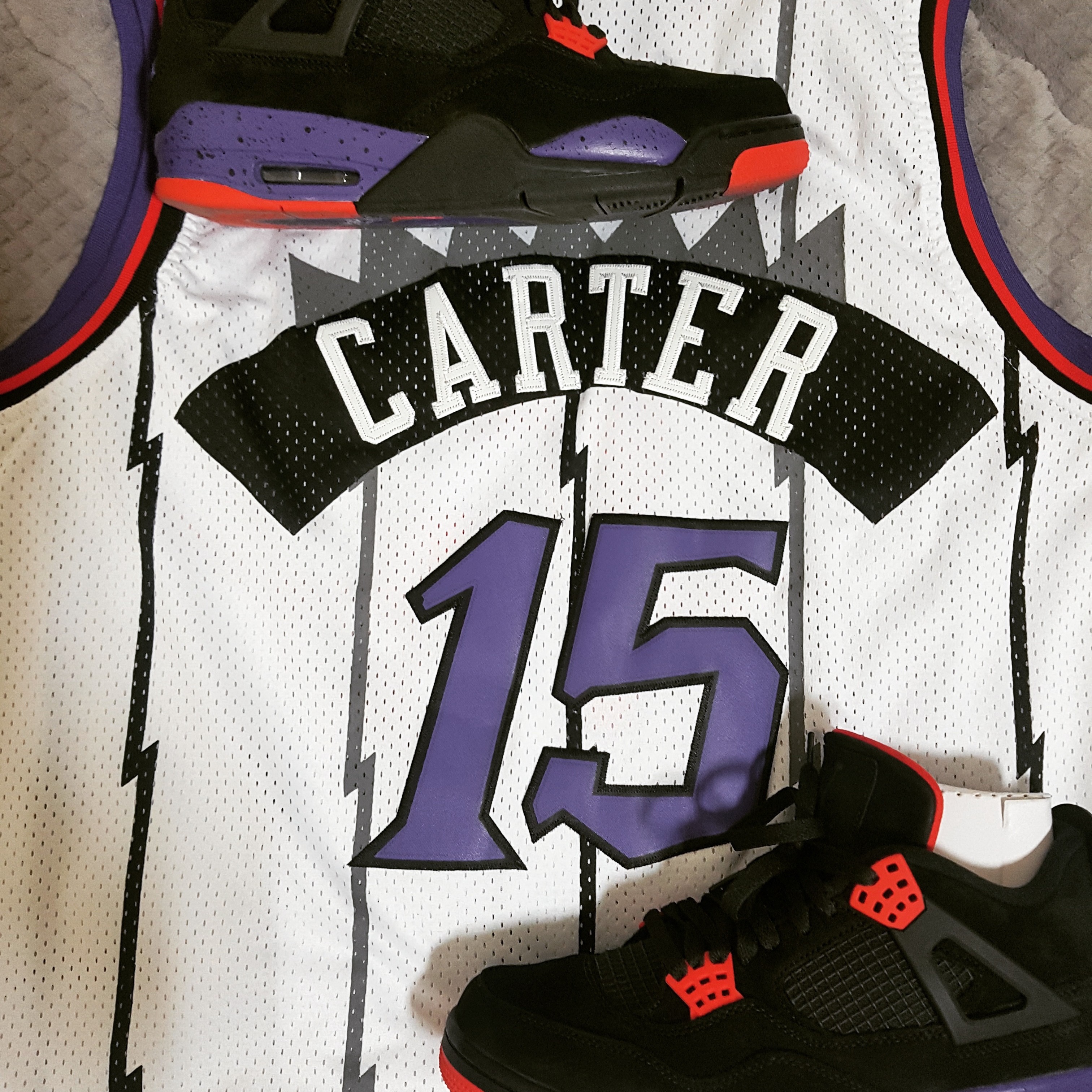 Jordan 4 Retro Toro Bravo, Jordan 1 Mid SE Lakers 착용 스타일 - 3