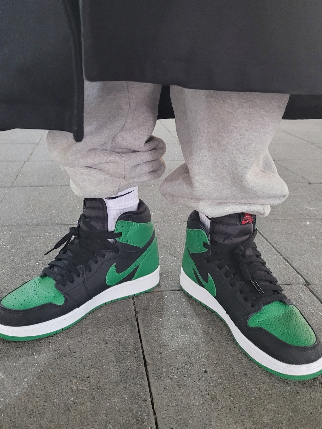 Jordan 1 Retro High OG Pine Green Black 착용 스타일 - 2