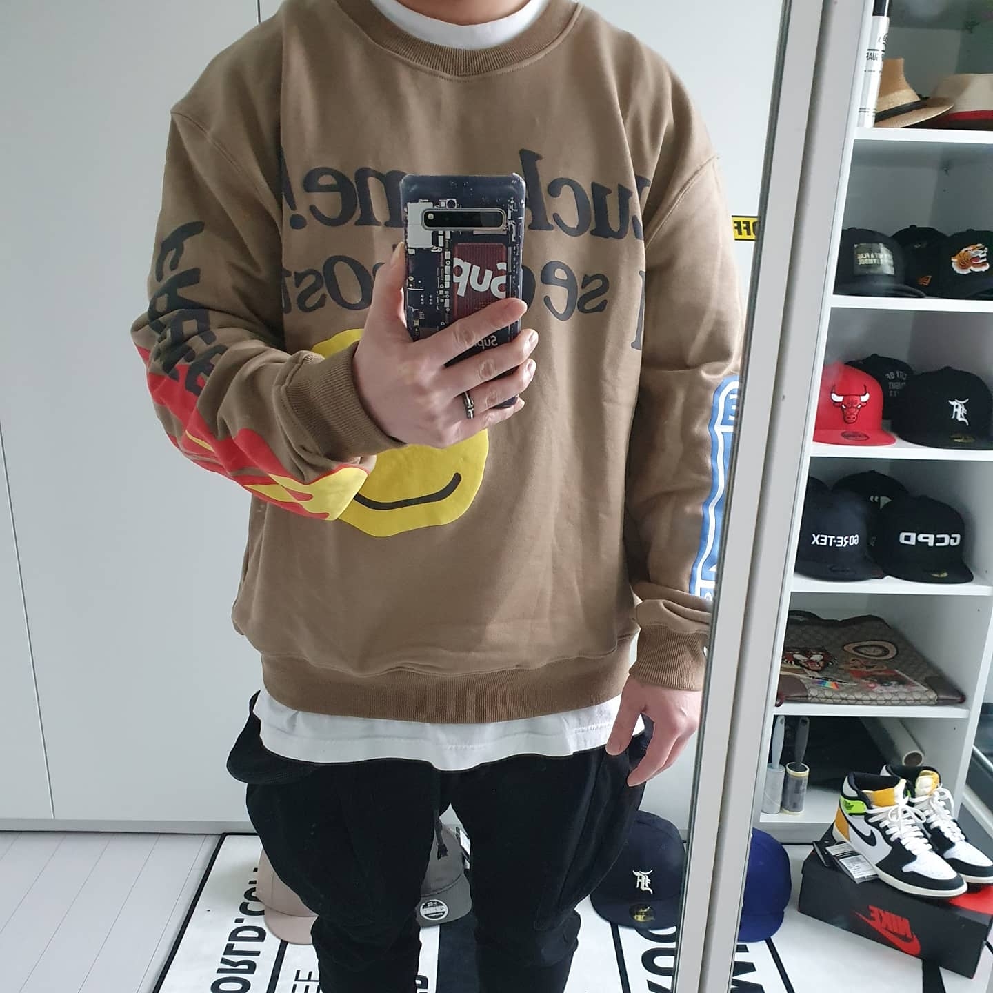 Jordan 1 Retro High OG Volt Gold, Gucci Rhyton Leather Sneakers Square Logo 착용 스타일 - 1