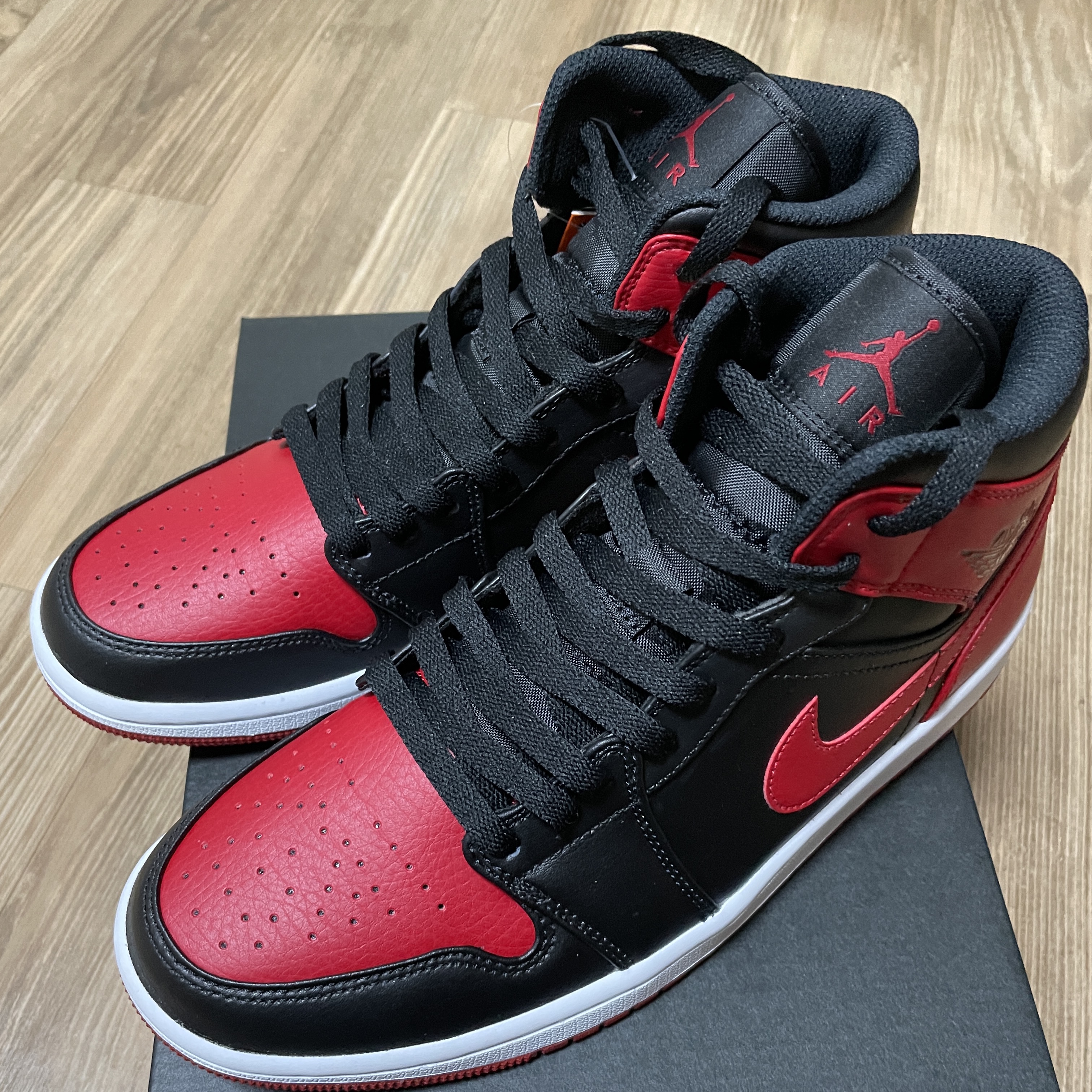 Jordan 1 Mid Bred Banned 2020 착용 스타일