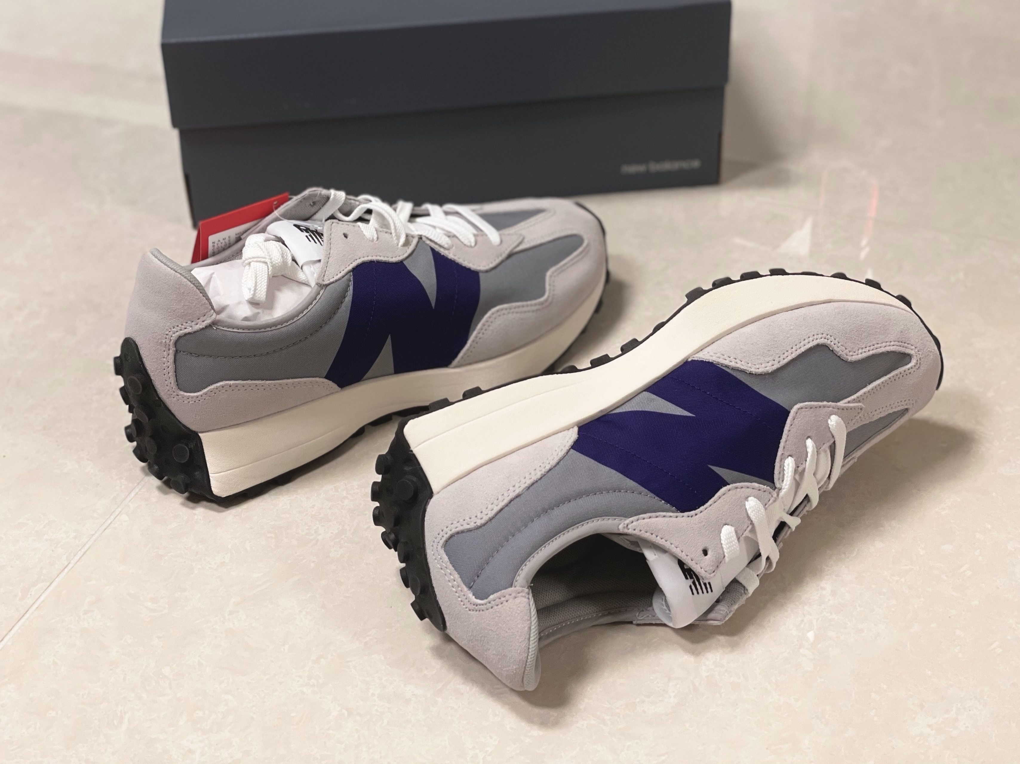 New Balance 327 Grey Purple 착용 스타일