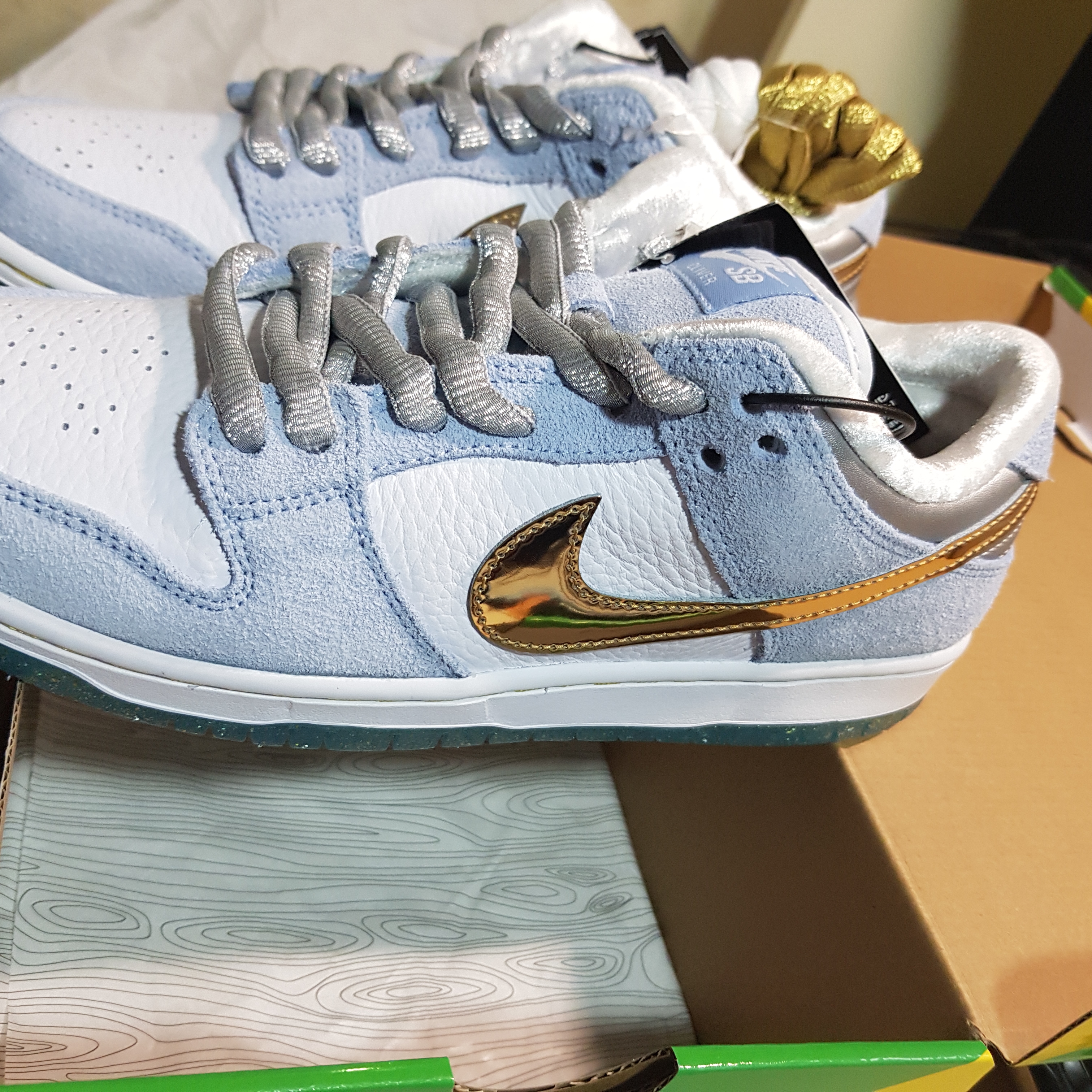 Nike x Sean Cliver SB Dunk Low Holiday Special 착용 스타일 - 3