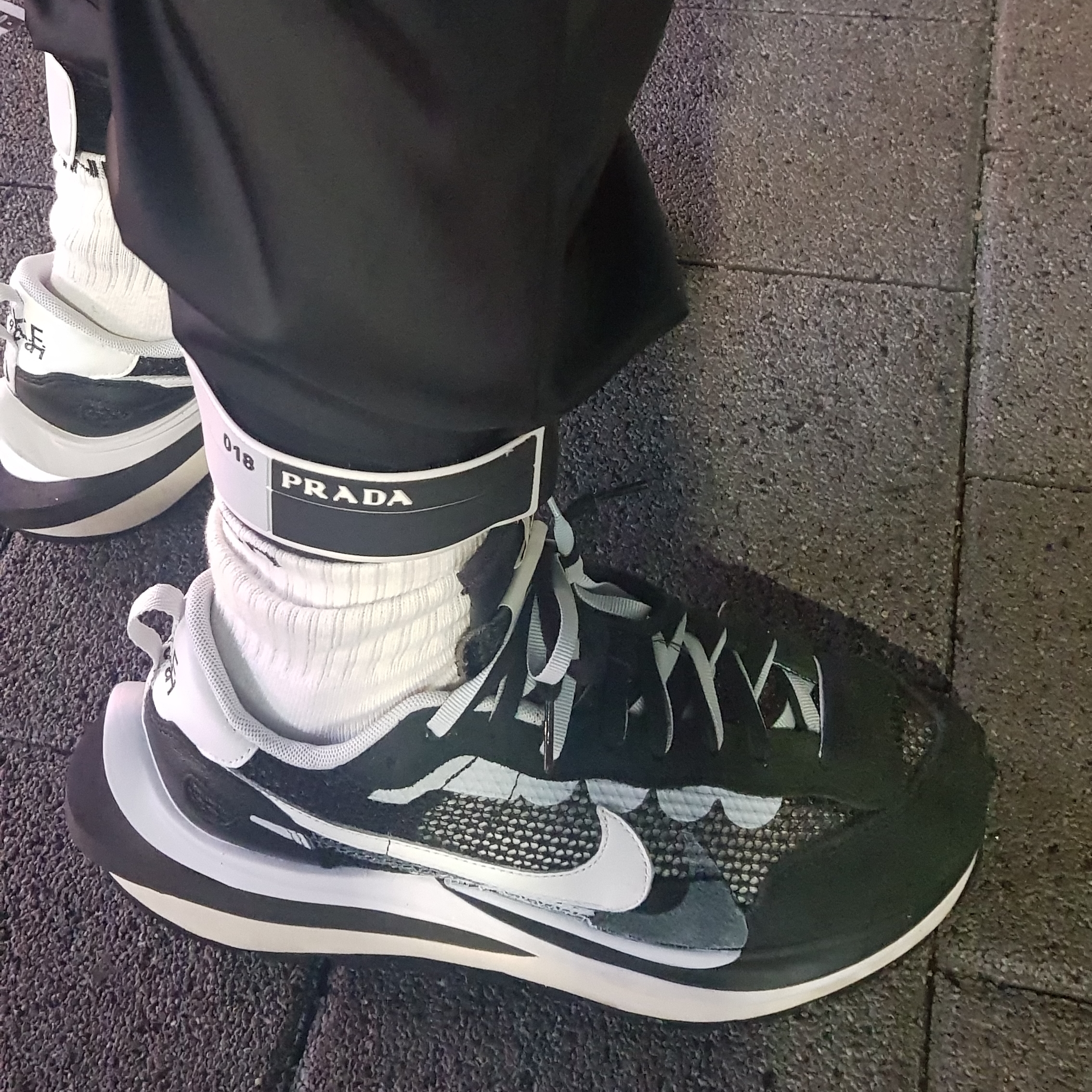 Nike x Sacai VaporWaffle Black White 착용 스타일