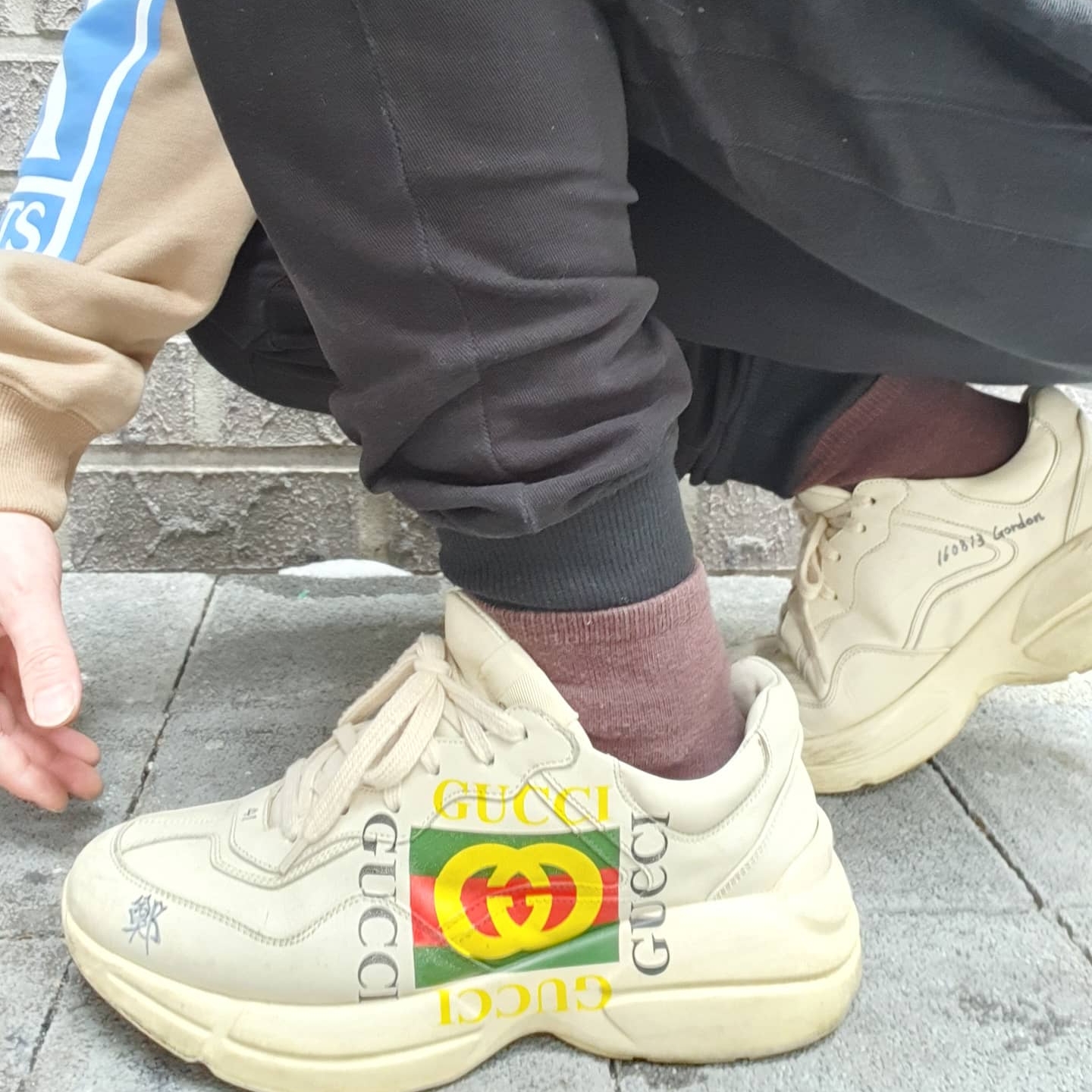 Jordan 1 Retro High OG Volt Gold, Gucci Rhyton Leather Sneakers Square Logo 착용 스타일 - 3
