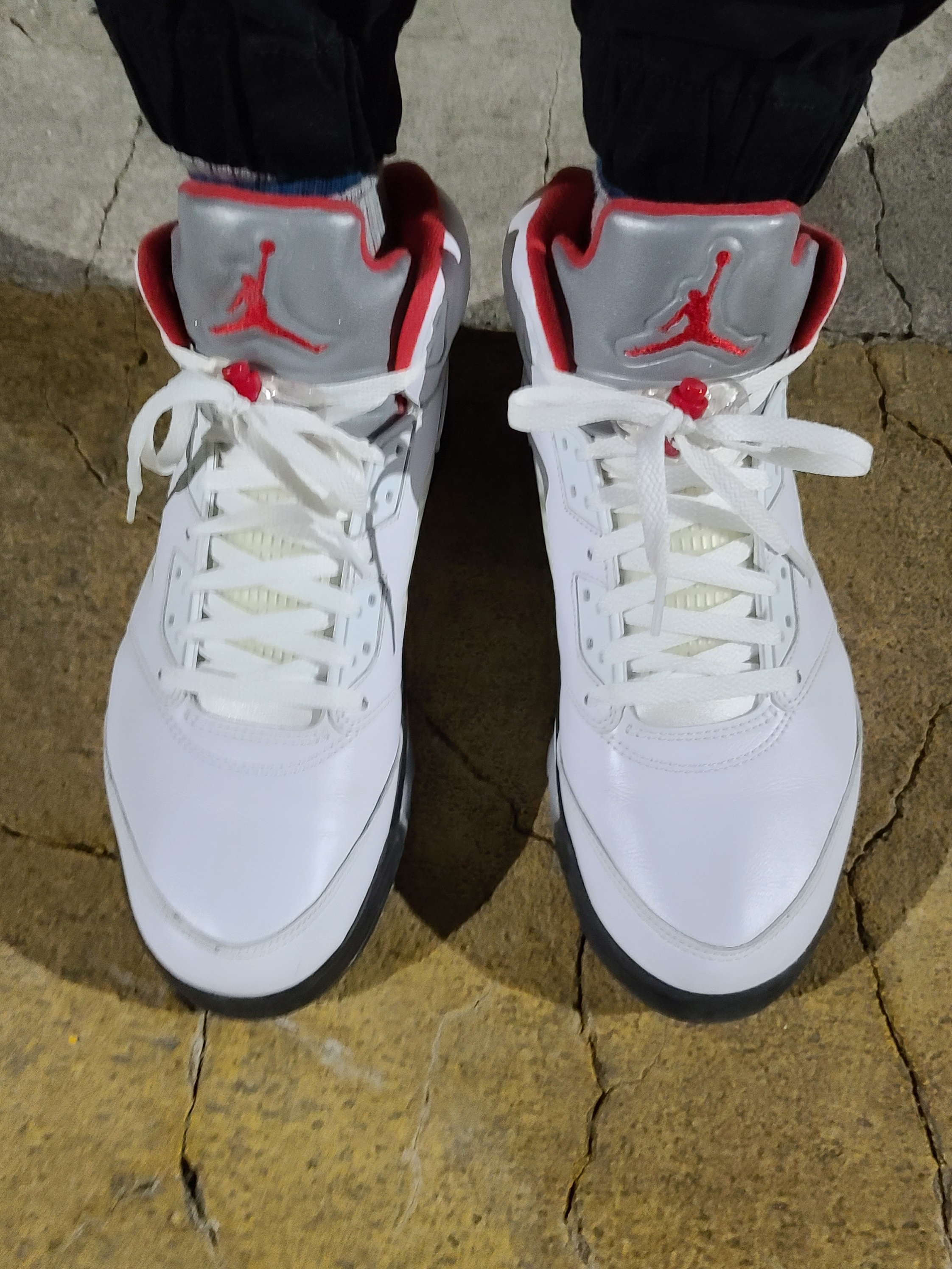 Jordan 5 Retro Fire Red Silver Tongue 2020 착용 스타일 - 2