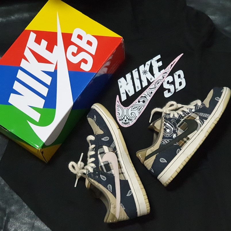 Nike x Travis Scott SB Dunk Low ์ฐฉ์ฉ ์คํ์ผ