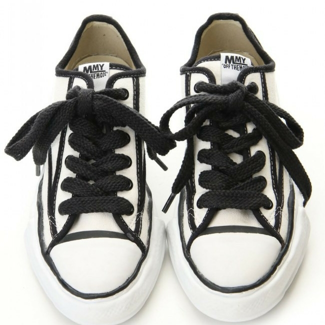 Maison Mihara Yasuhiro Peterson OG Sole Trick Detail Low Cut Sneakers White 착용 스타일 - 1