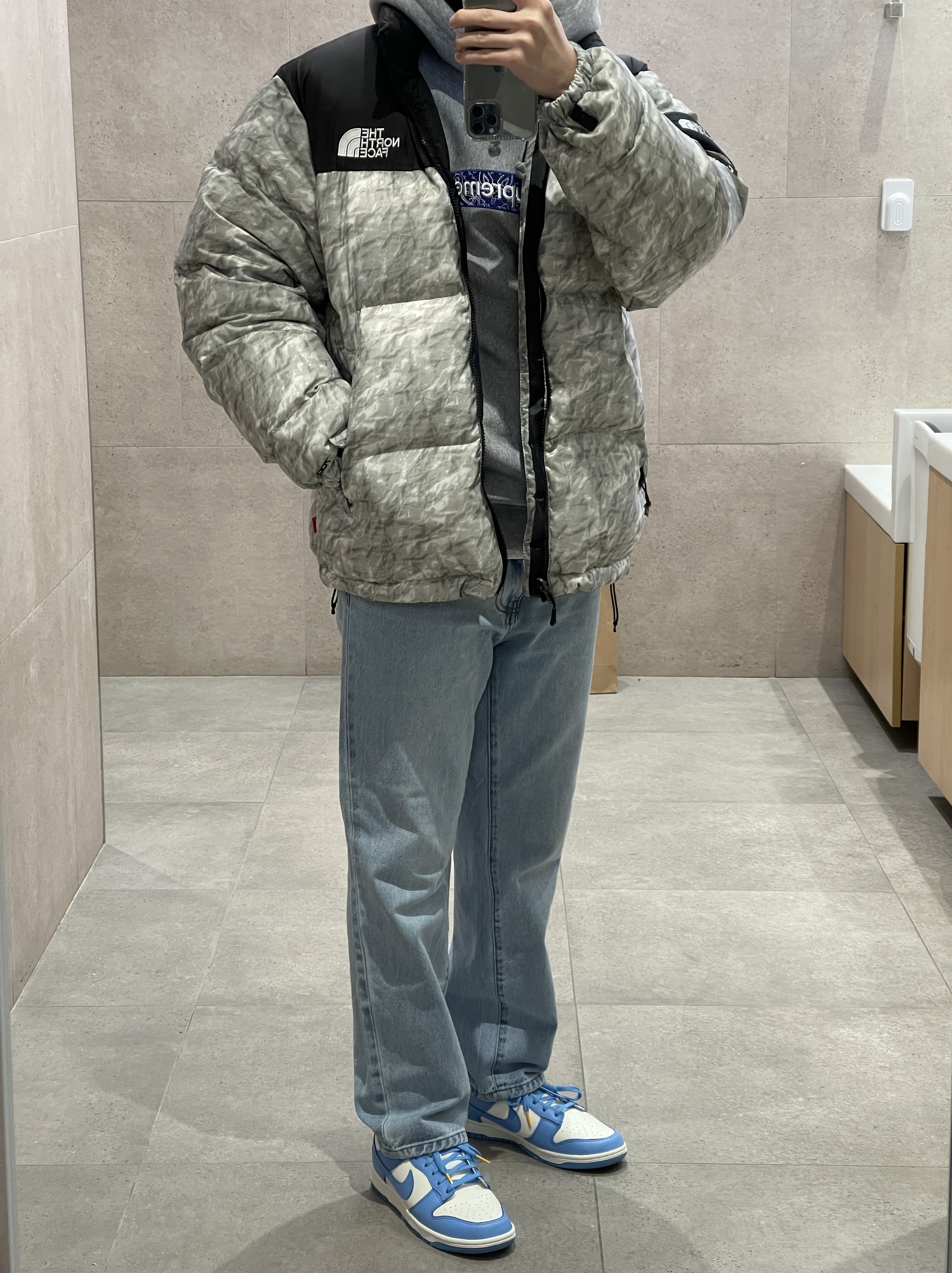 Supreme Bandana Box Logo Hooded Sweatshirt Heather Grey - 19FW, Supreme x The North Face Paper Print Nuptse Jacket - 19FW 착용 스타일