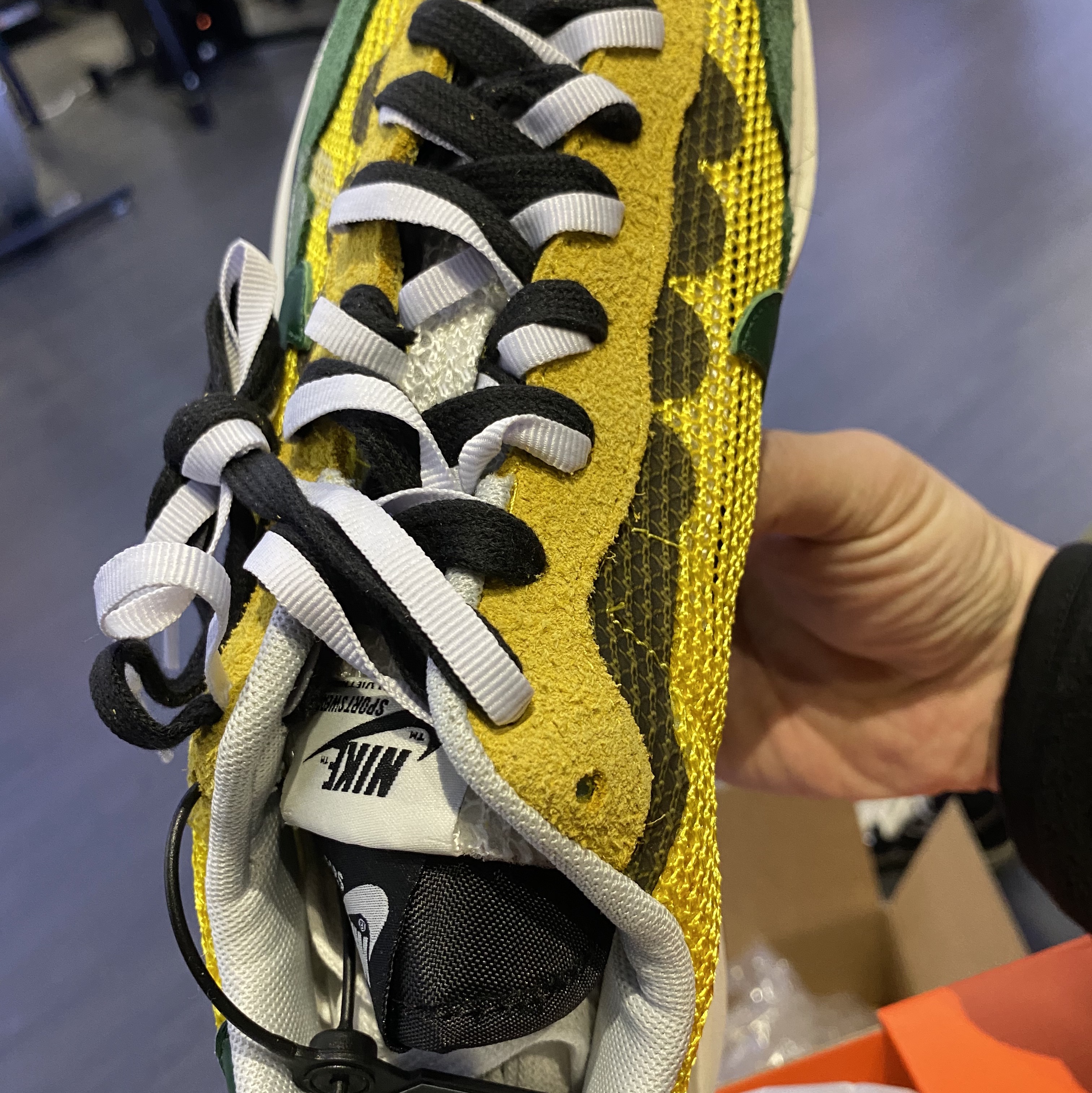 Nike x Sacai VaporWaffle Tour Yellow & Gorge Green Sail 착용 스타일