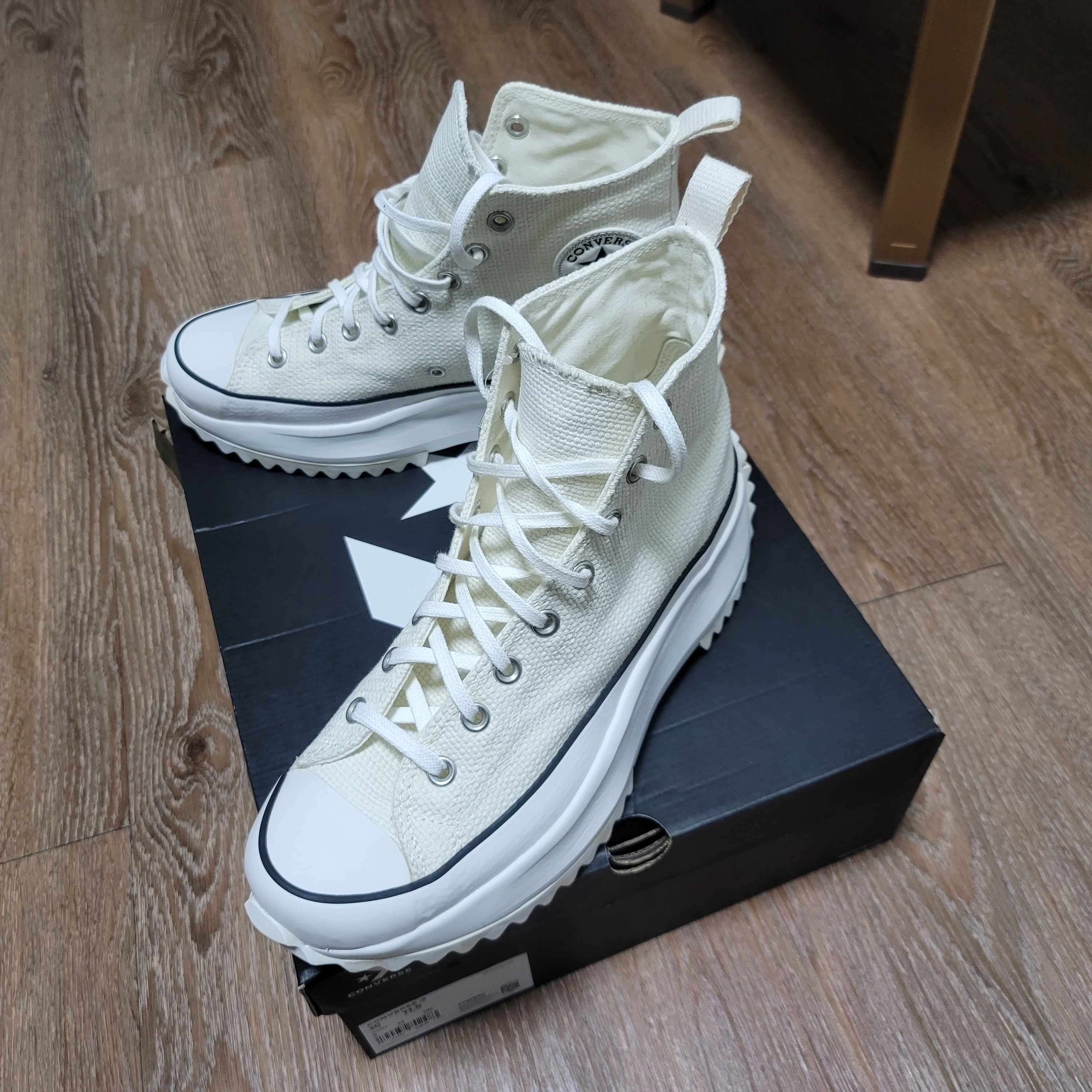 Converse Run Star Hike Hi Tonal Marble Egret 착용 스타일