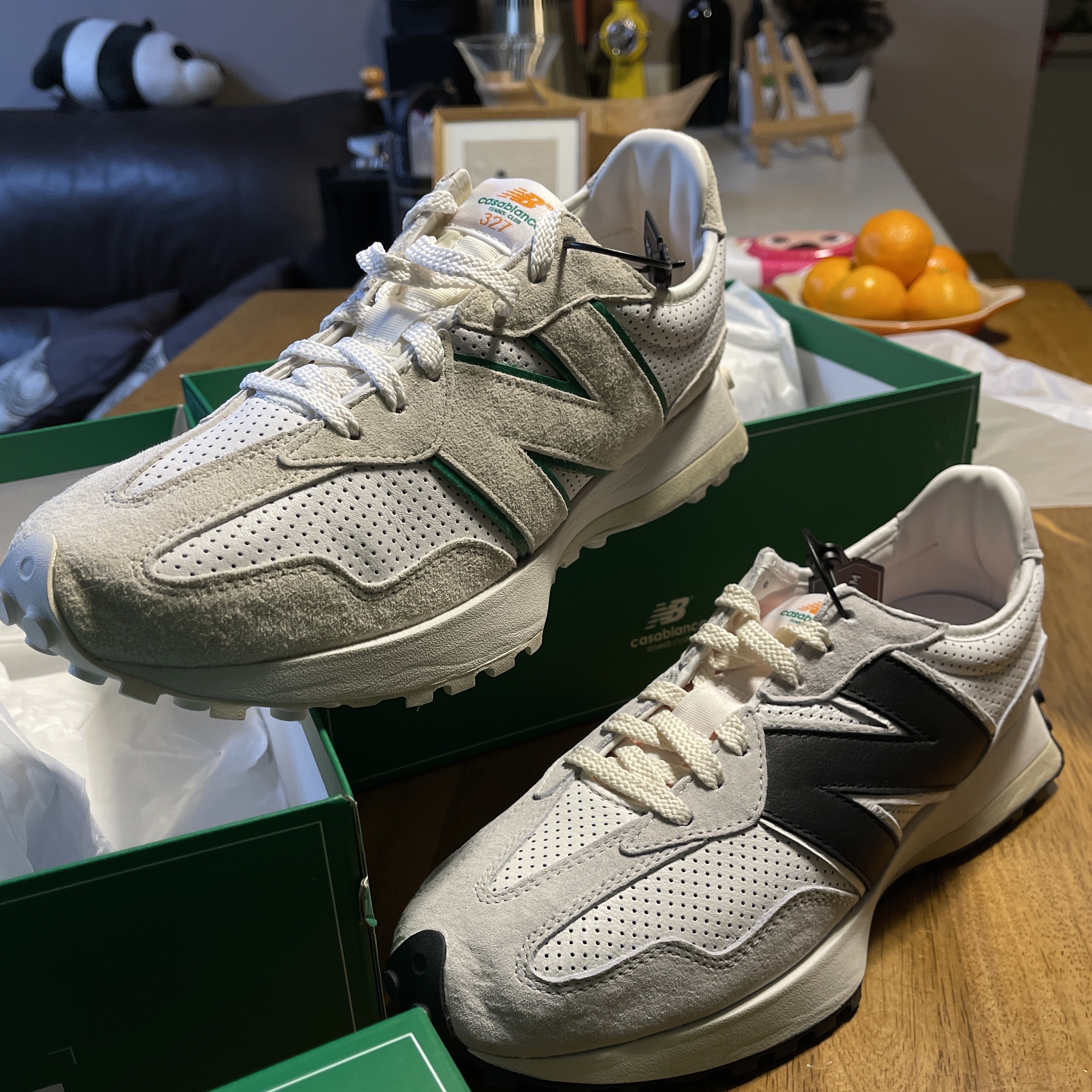 New Balance x Casablanca 327 Idealist Off White Green, New Balance x Casablanca 327 Idealist Black Grey Pink 착용 스타일 - 2
