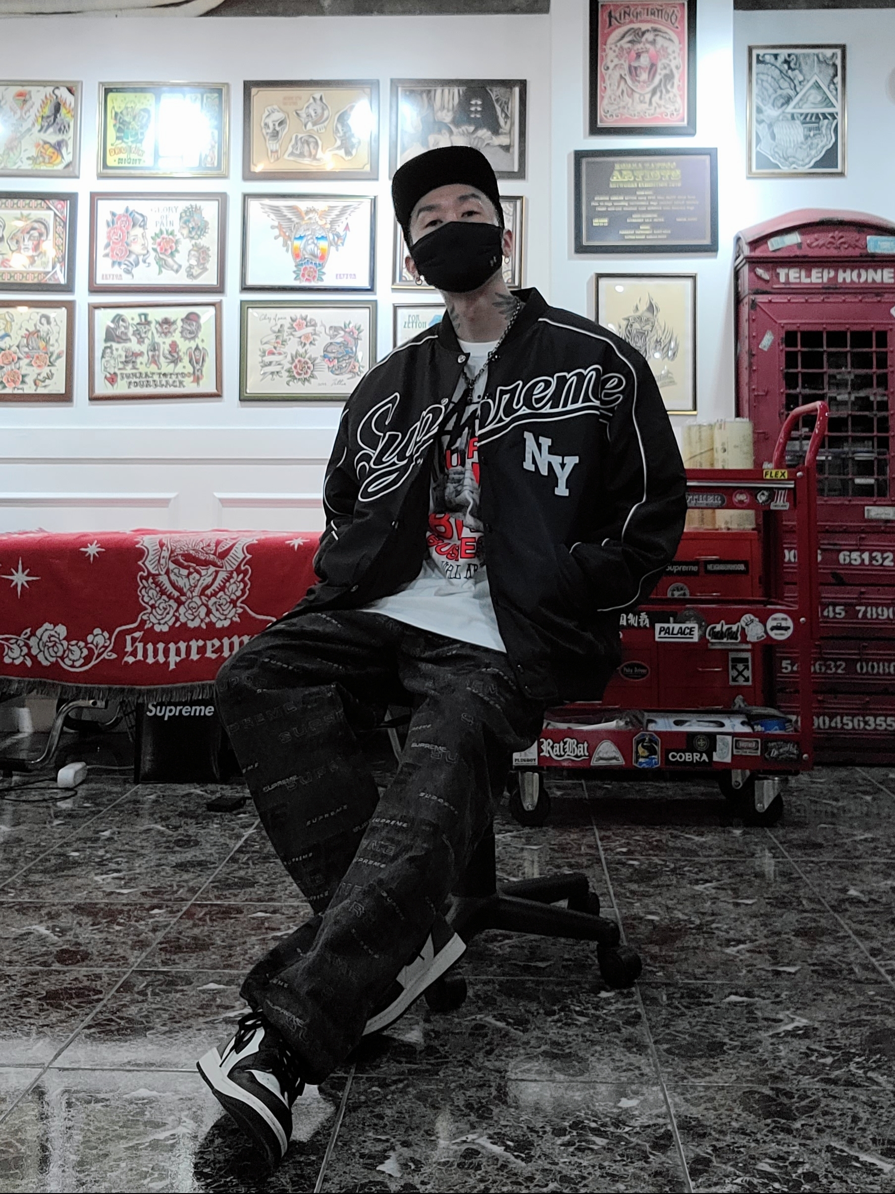 Jordan 1 Retro High OG Black Mocha, Stussy x Off-White 40 WT T-Shirt 착용 스타일