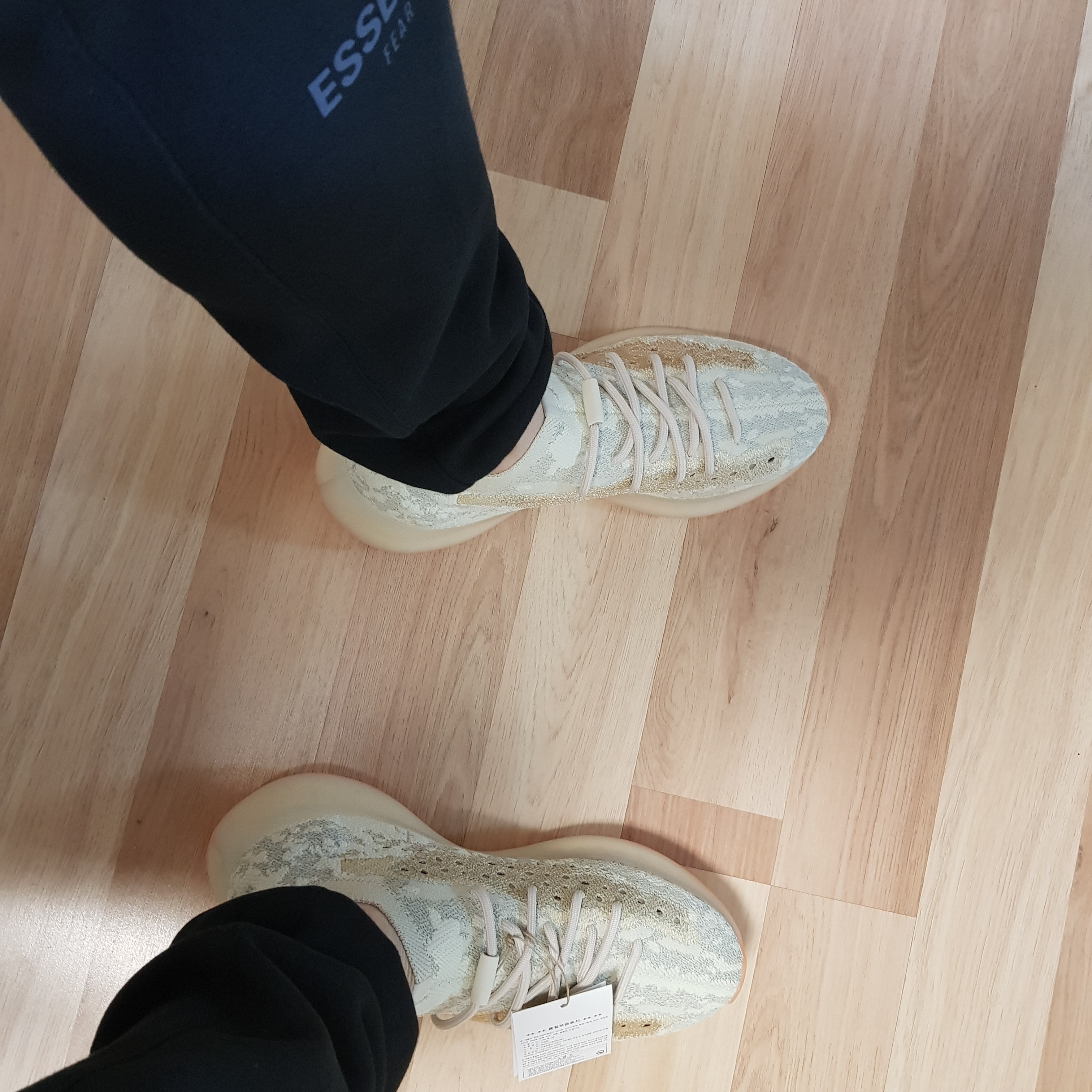 Adidas Yeezy Boost 380 Yecoraite - Reflective, Essentials Sweatpants Dark Slate/Black 2020 착용 스타일 - 2