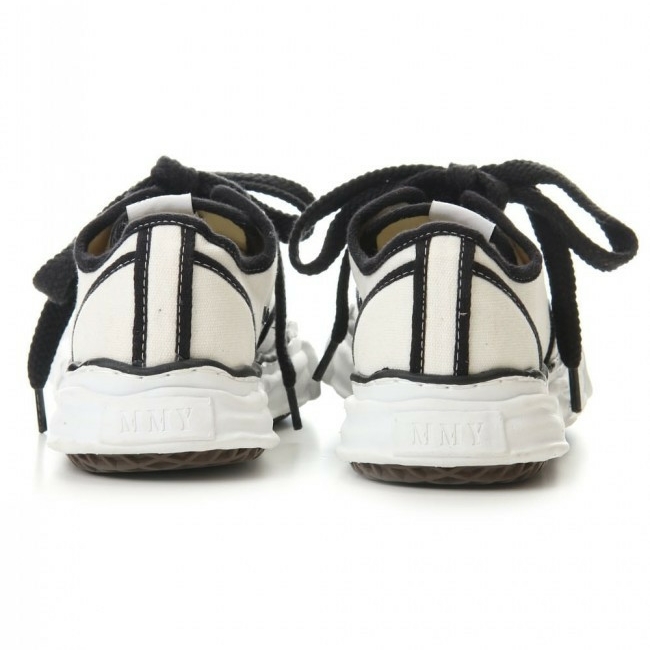 Maison Mihara Yasuhiro Peterson OG Sole Trick Detail Low Cut Sneakers White 착용 스타일 - 5