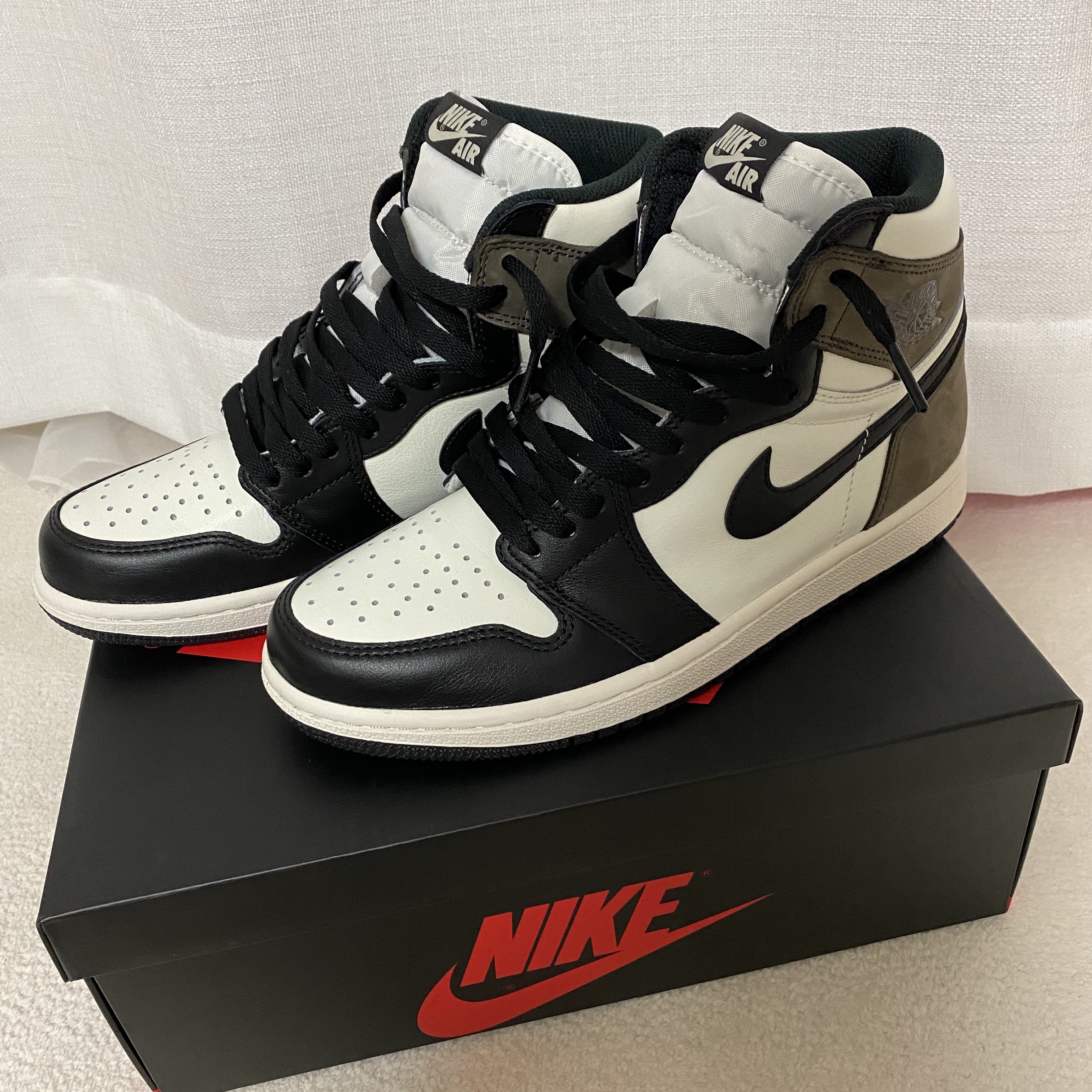 Jordan 1 Retro High OG Black Mocha 착용 스타일