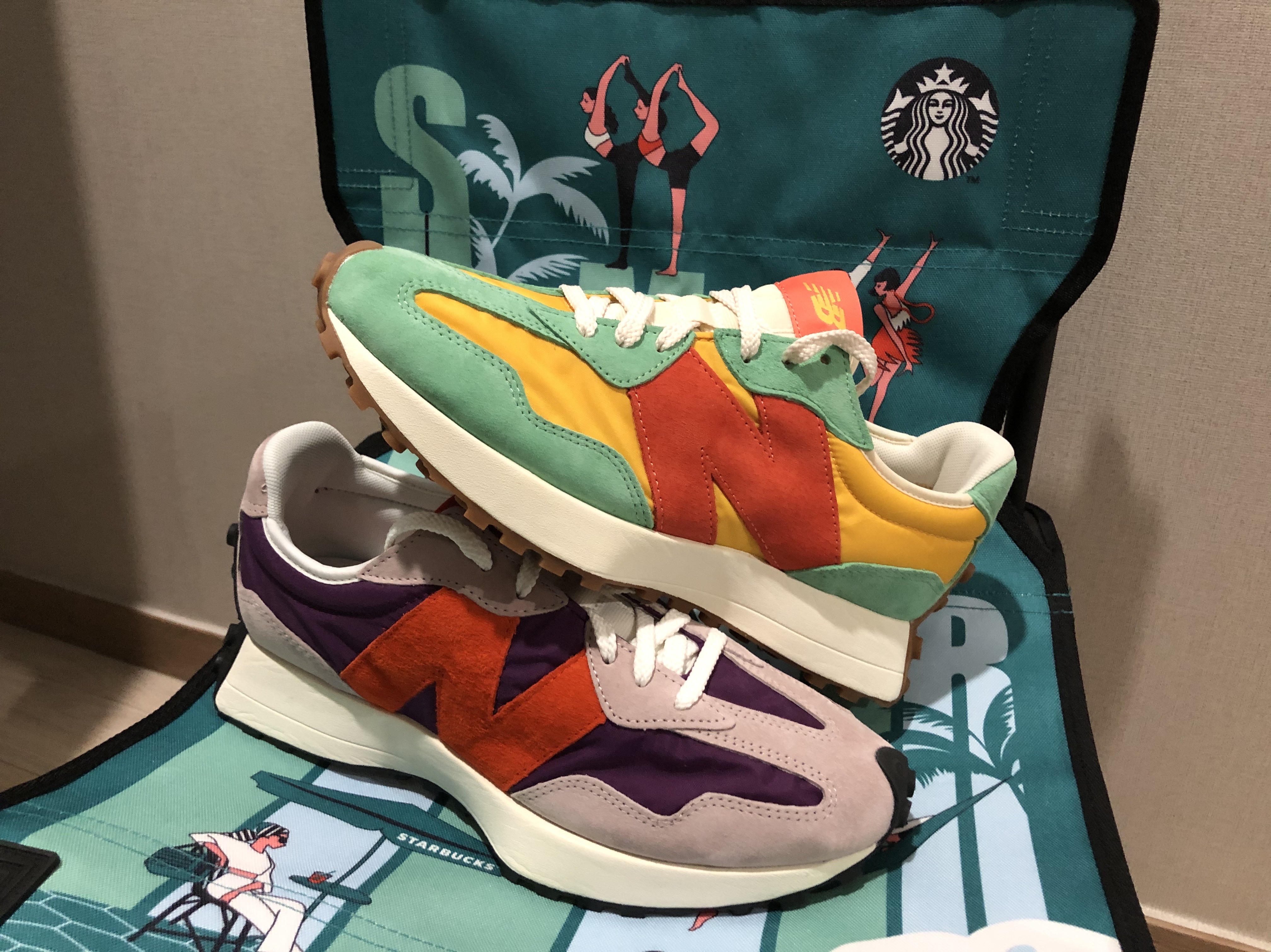 New Balance 327 Orange, New Balance 327 Blue 착용 스타일 - 3