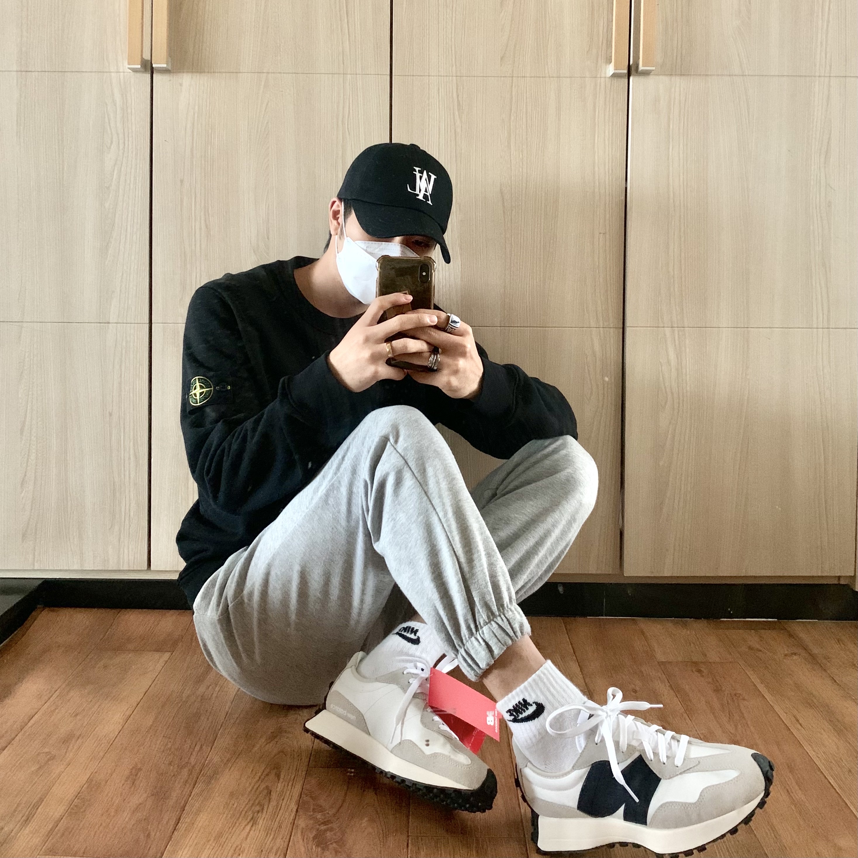 New Balance 327 White Black 착용 스타일