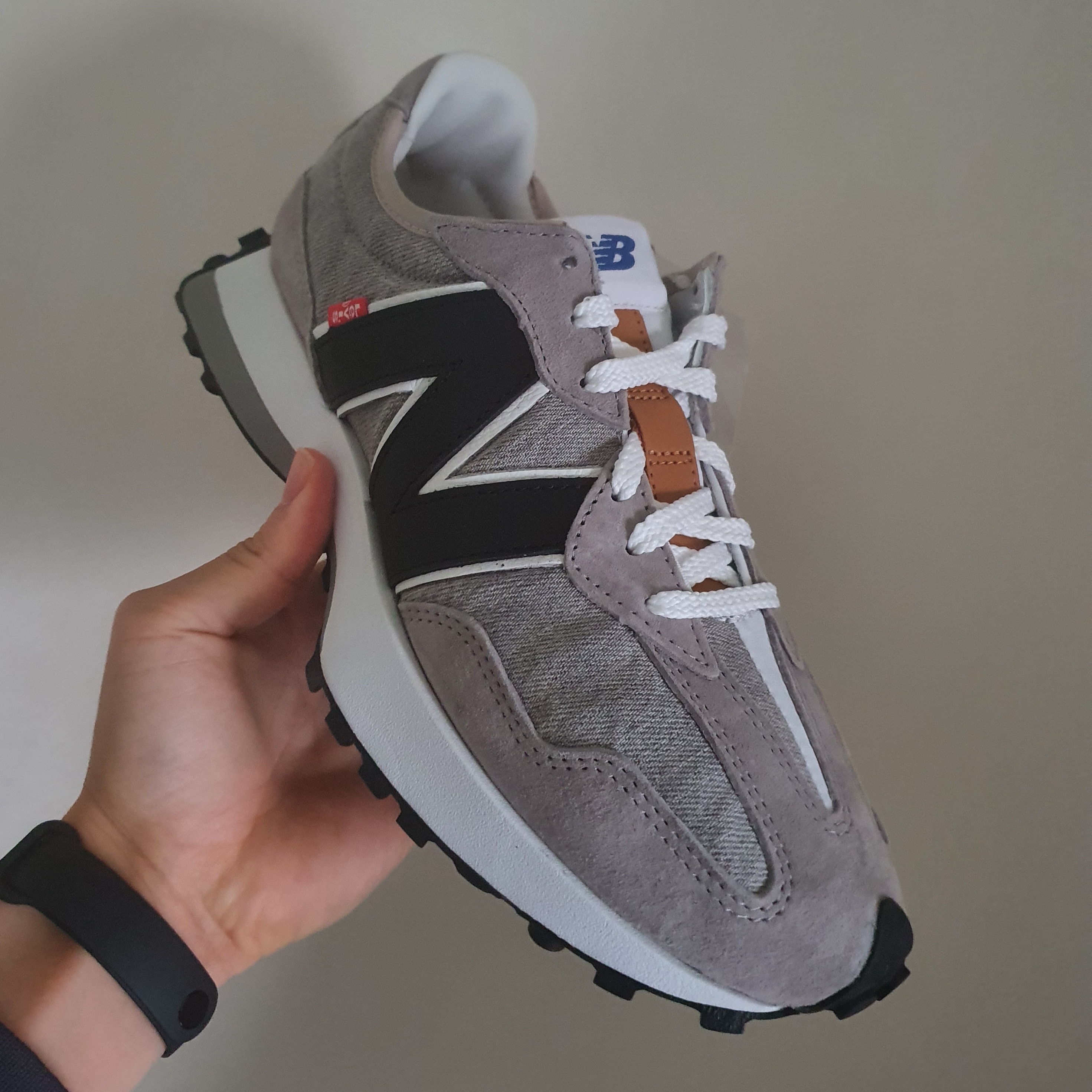 New Balance x Levi's 327 Grey (Levi's Tag) 착용 스타일