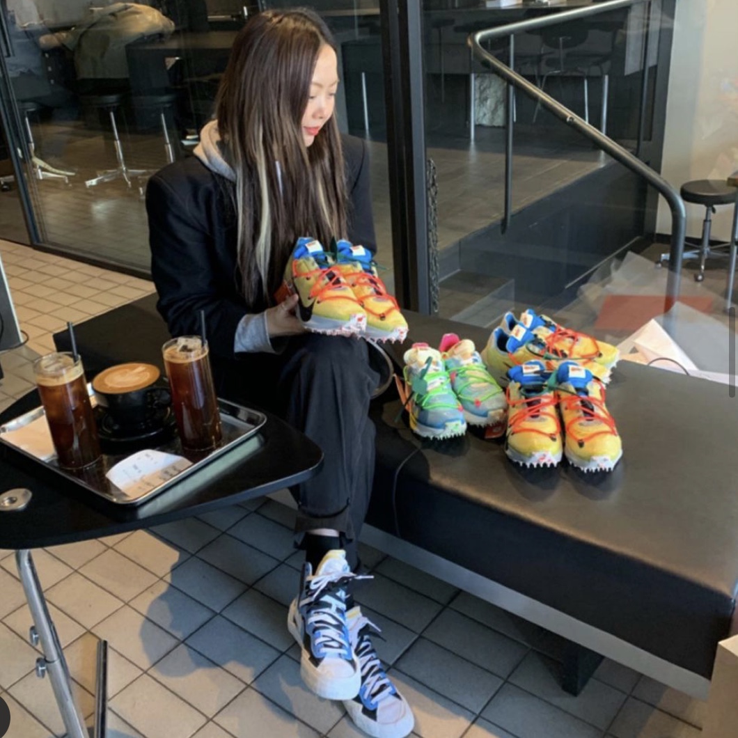 Nike x Sacai Blazer Mid White Black Legend Blue, (W) Nike x Off-White Vapor Street Tour Yellow 착용 스타일