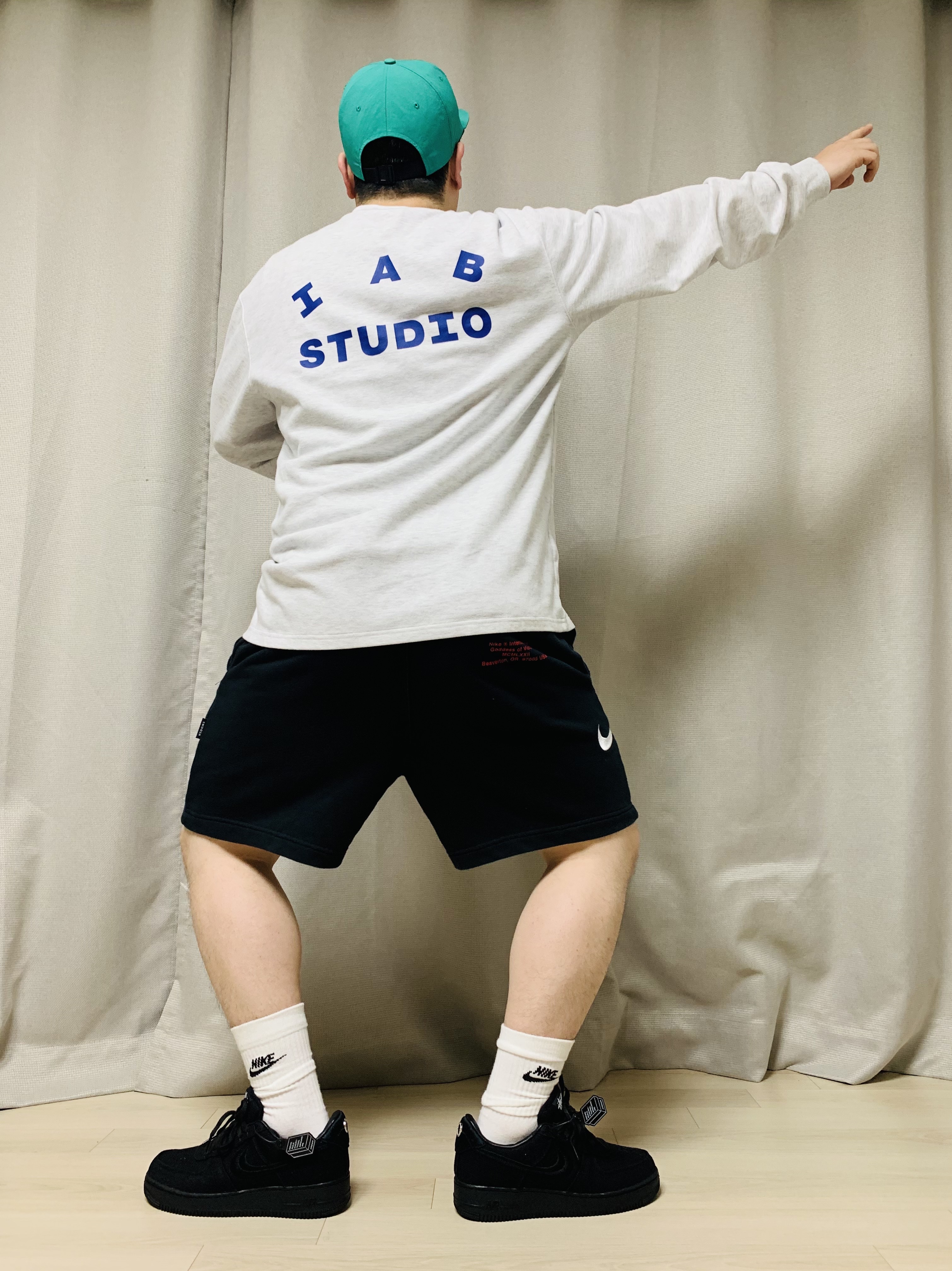 IAB Studio Long Sleeve Light Gray, Nike x Stussy Air Force 1 Low Triple Black 착용 스타일