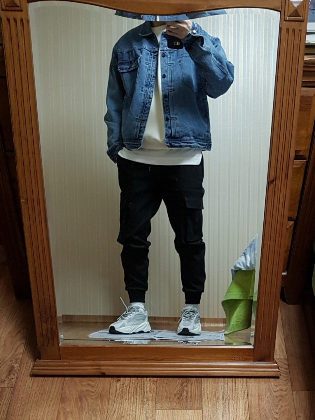 Adidas Yeezy Boost 700 V2 Static 2018 착용 스타일 - 1